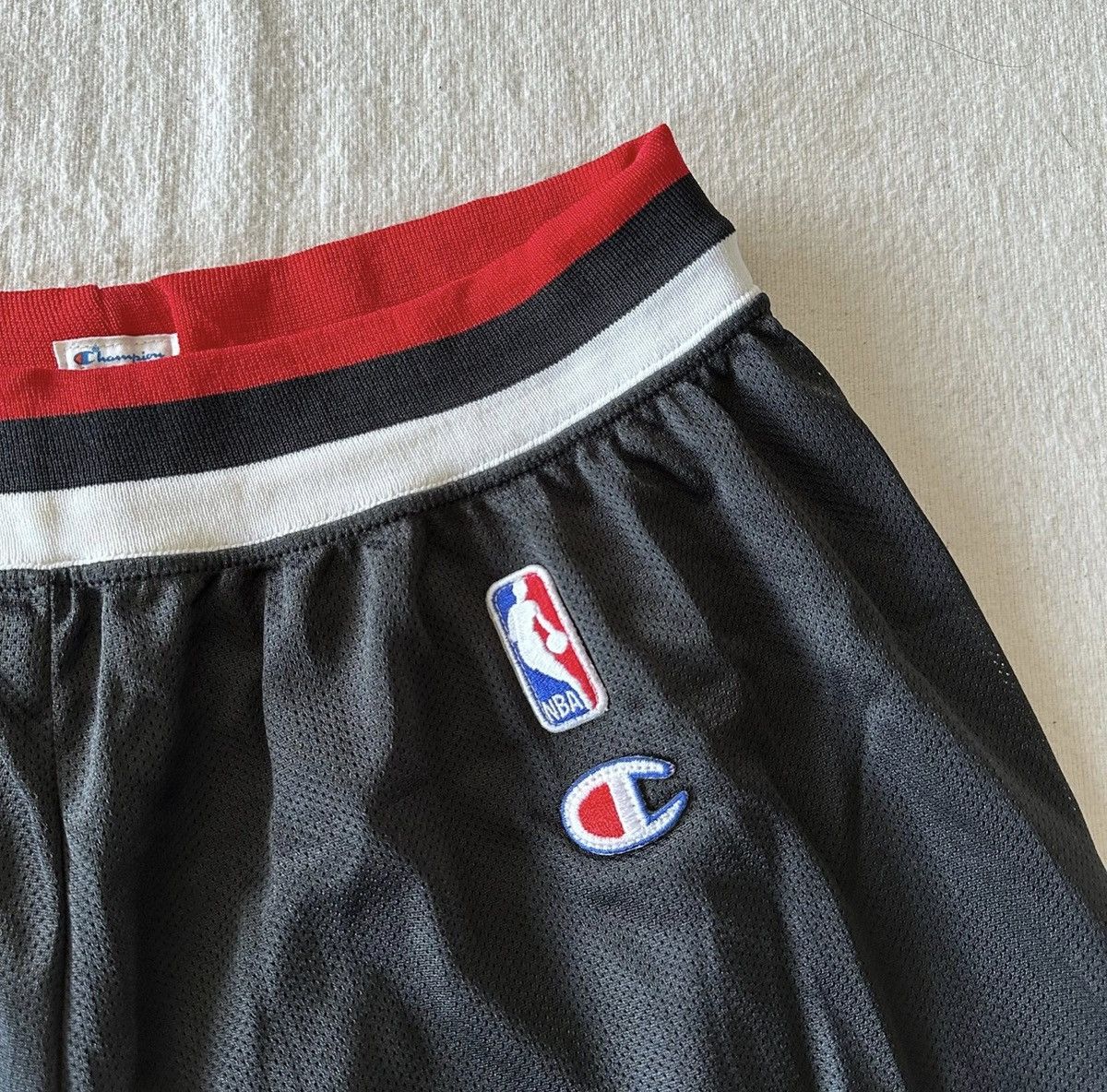 Champion Chicago Bulls Black Champion Shorts NBA 36/38 L NO Pocket Size US 36 / EU 52 - 2 Thumbnail