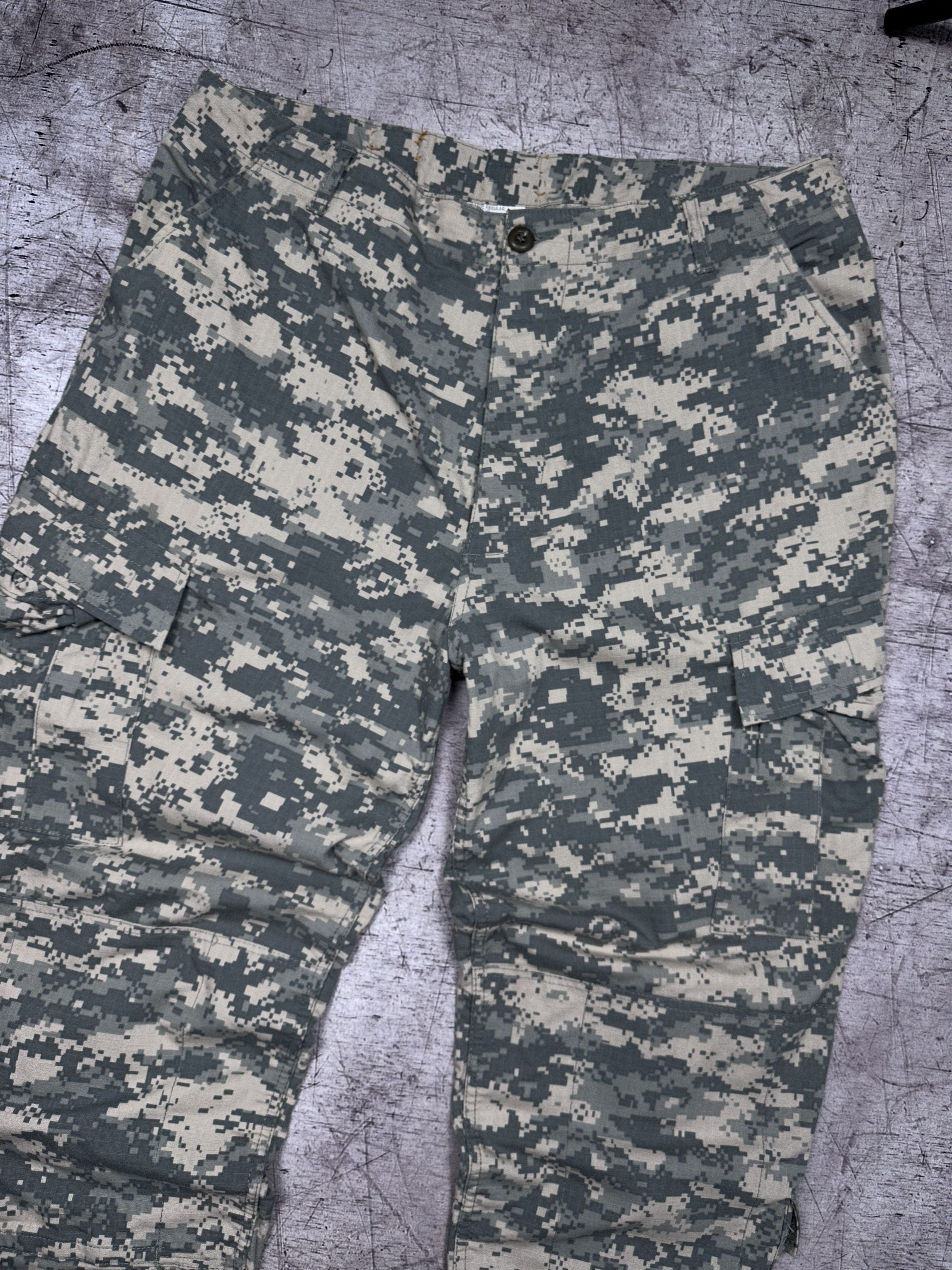 20471120 Vintage Military Camo Cargo Military Pants Y2K Baggy Size US 36 / EU 52 - 2 Thumbnail