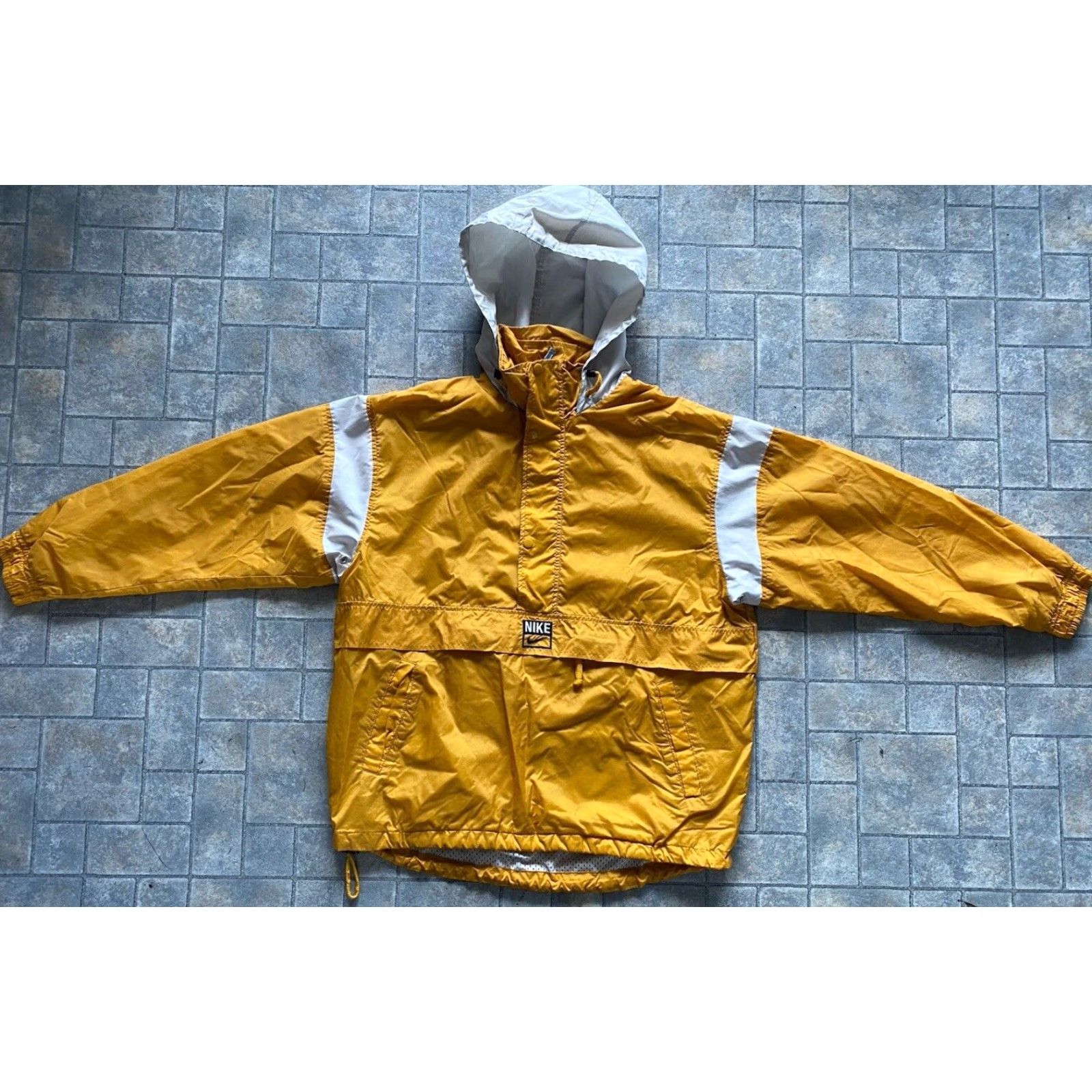 Nike Nike Windbreaker Jacket Men L Yellow Hooded Pockets Zipped Pockets Front Pocket Back Vents nylon polyester Regular Size US L / EU 52-54 / 3 - 2 Thumbnail