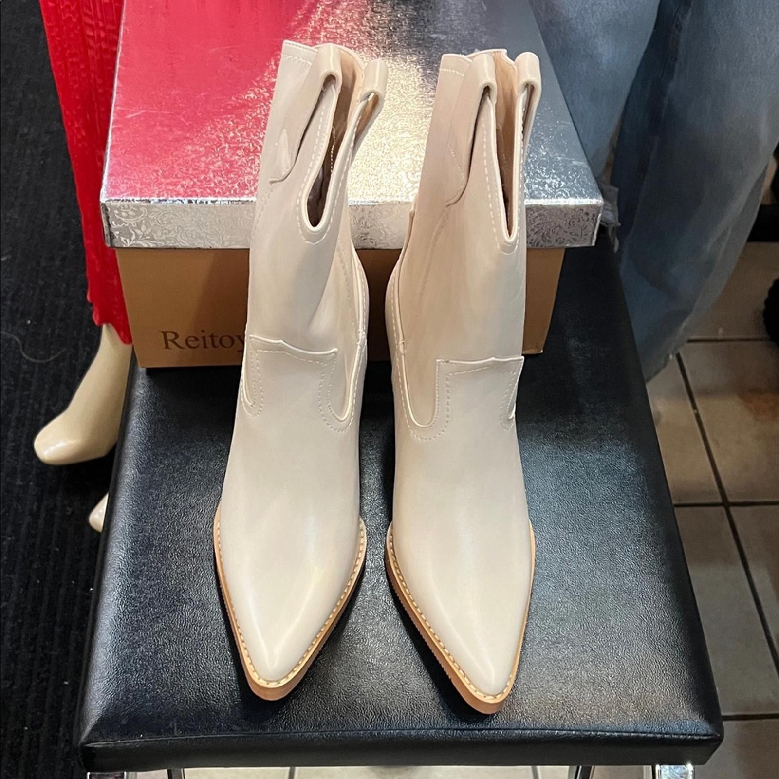 Other Chic Cream Heeled Boots Size US 7.5 / IT 37.5 - 1 Thumbnail