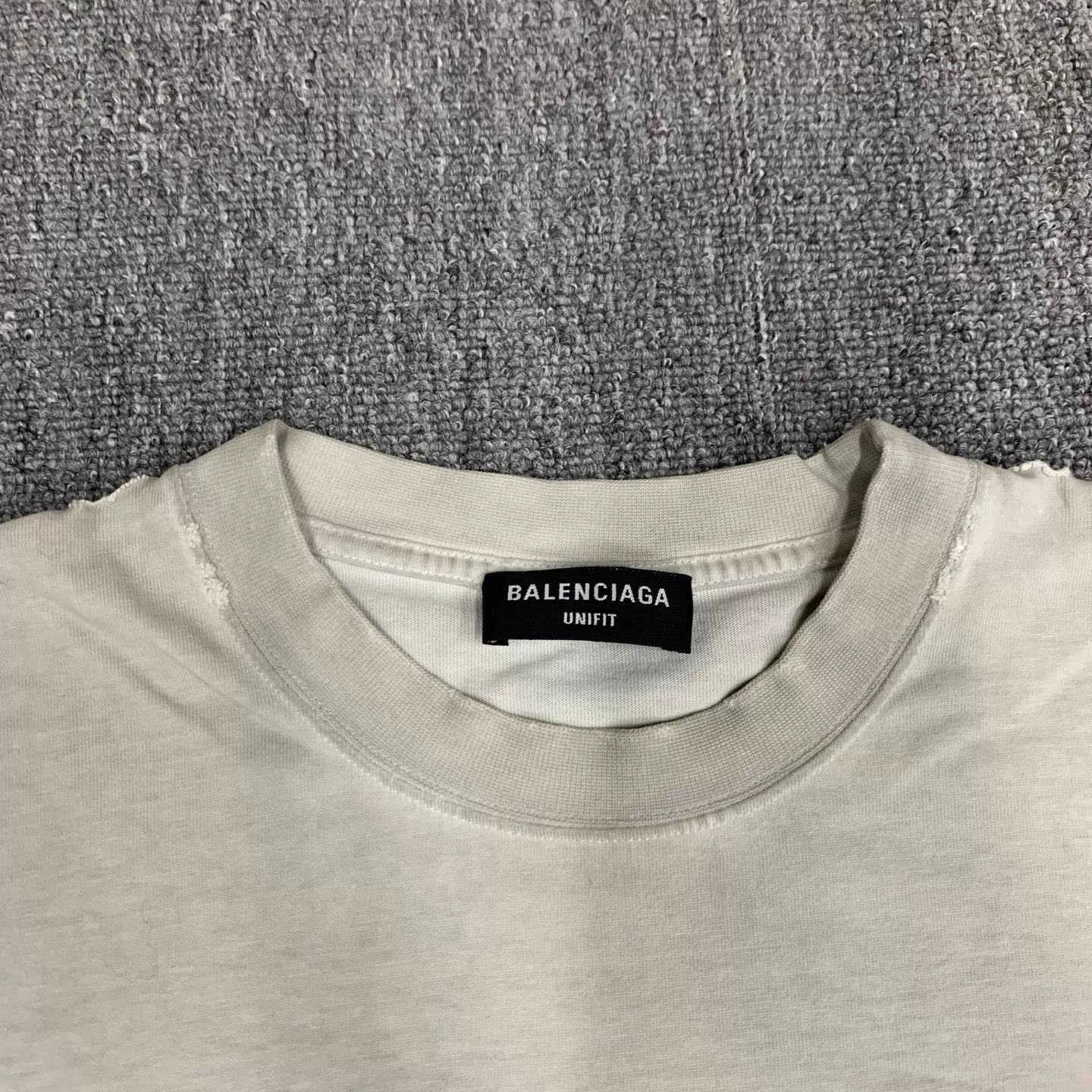 Balenciaga Balenciaga Gray Distressed Short Sleeve 3 Size US L / EU 52-54 / 3 - 9 Thumbnail