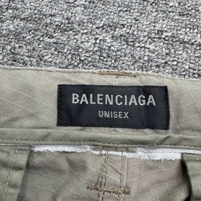 Balenciaga Balenciaga size XS Distressed detachable cargo pants Size US 27 - 2 Thumbnail