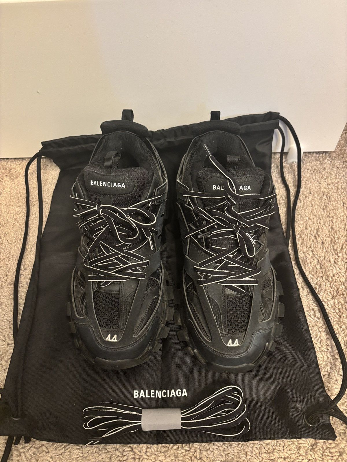 Balenciaga pink green" tracks