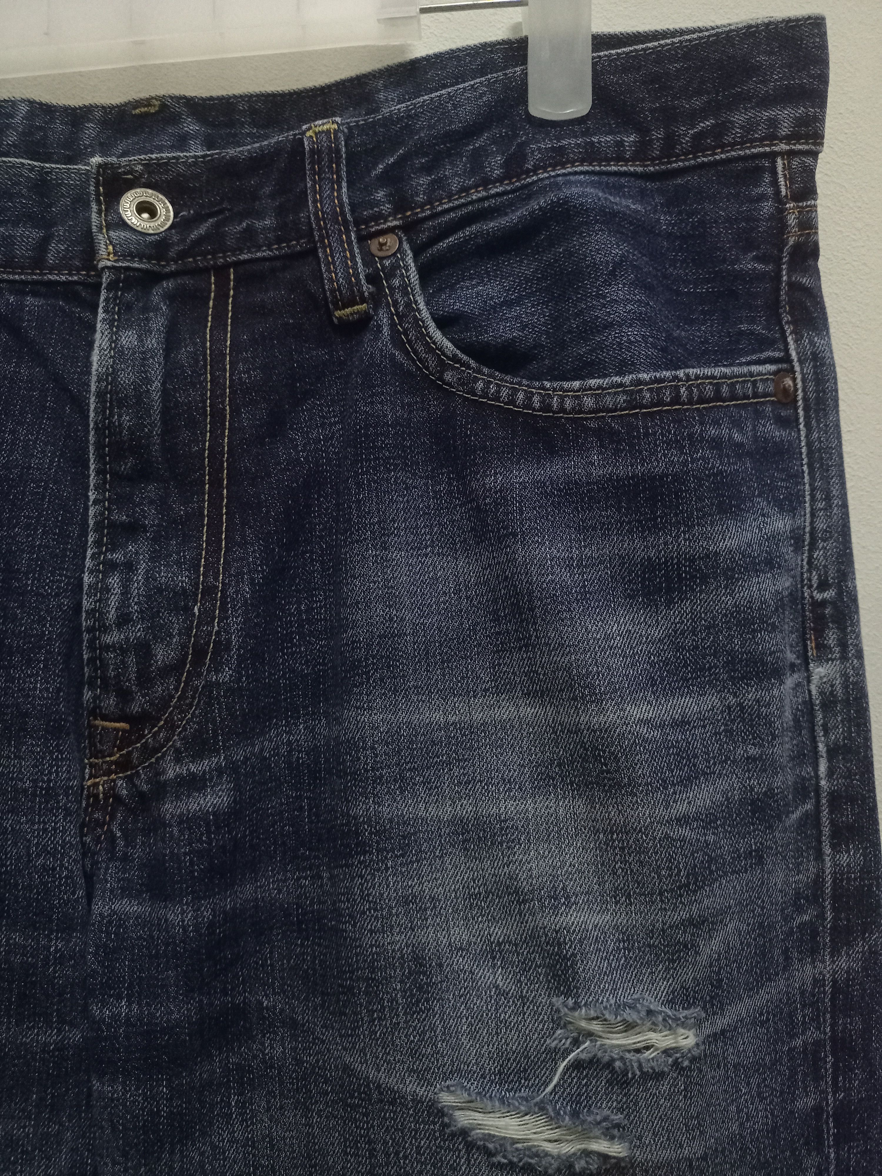 Japanese Brand × Uniqlo Vintage Japanese Uniqlo Blue Wash Distressed Baggy Jeans Size US 34 / EU 50 - 5 Thumbnail