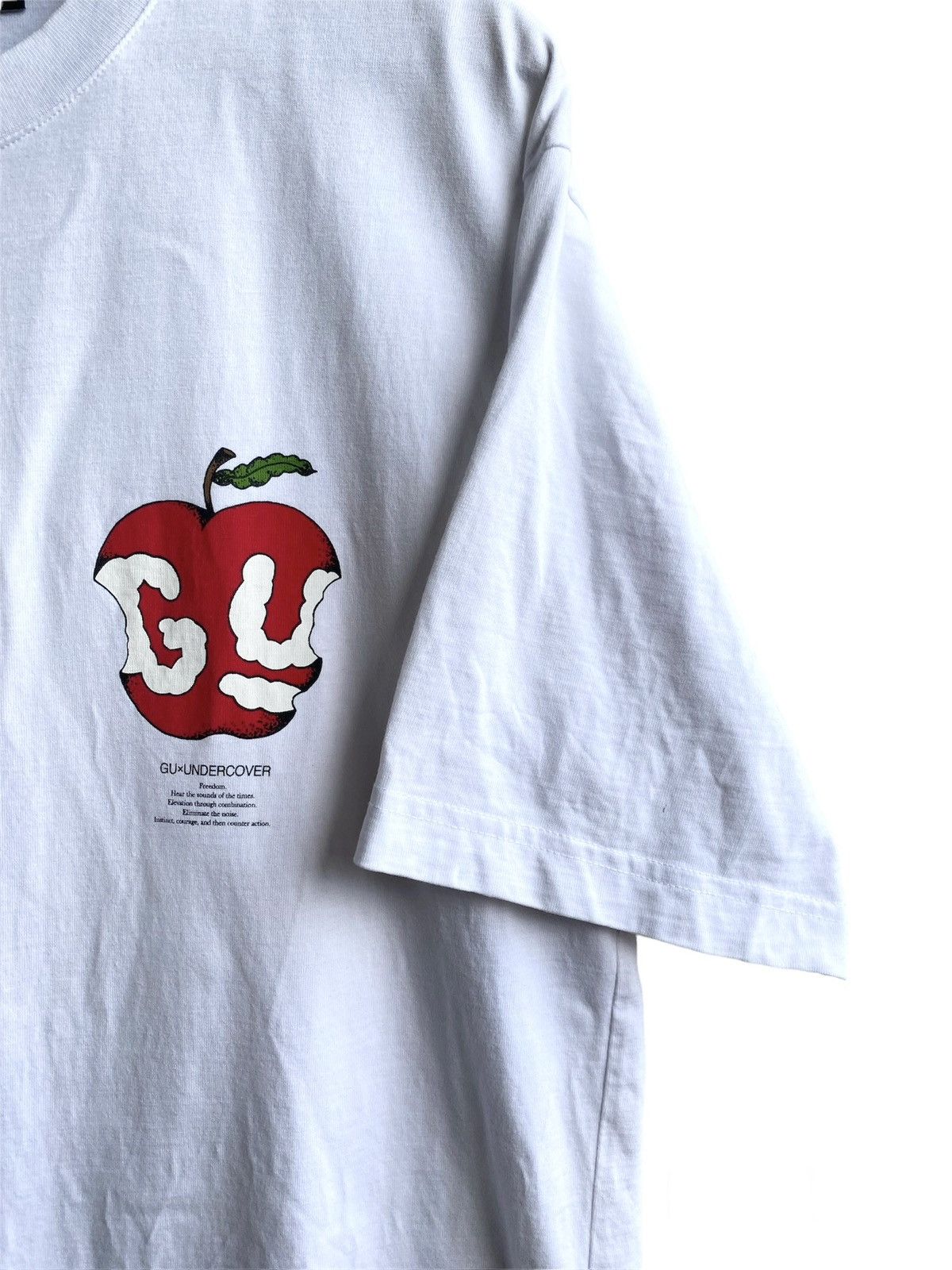 Jun Takahashi × Undercover Undercover x GU Apple white tee Size US M / EU 48-50 / 2 - 3 Thumbnail