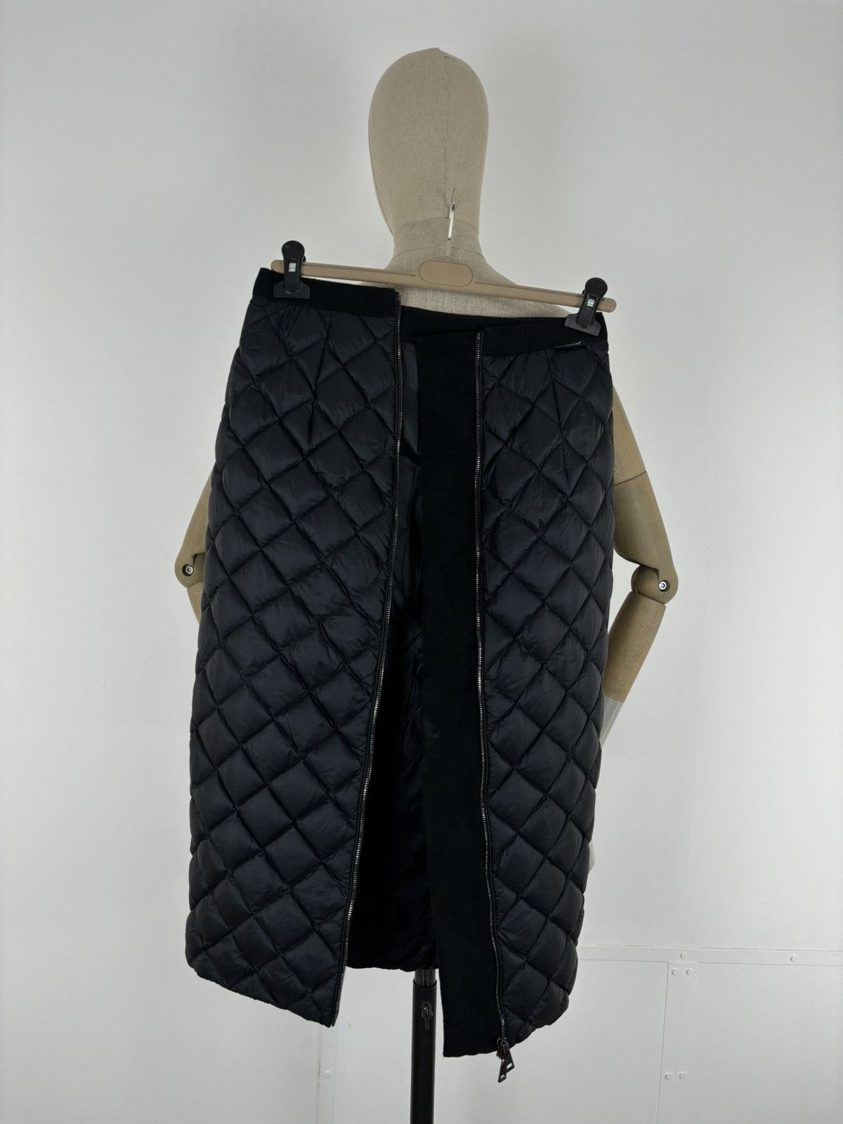 Moncler × Moncler Gamme Bleu × Moncler Grenoble NEW GONNA Logo Zip Pencil Down Puffer Quilted Long Straight Skirt Size 27" / US 4 / IT 40 - 13 Thumbnail