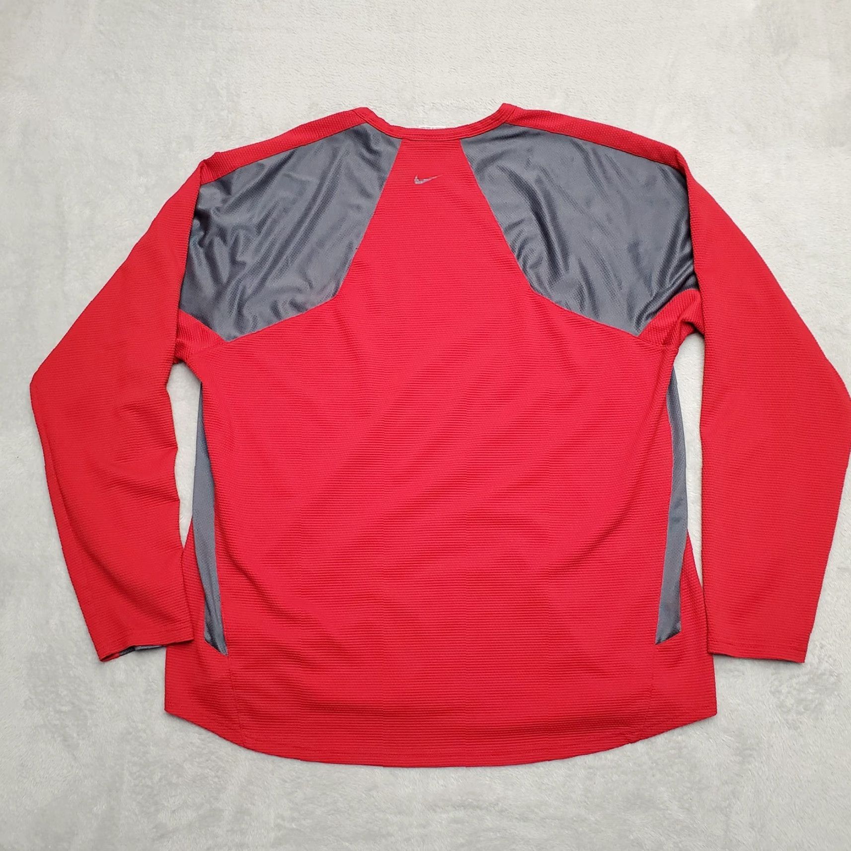 Nike VINTAGE Nike Sphere Dry Shirt Mens Large Red Long Sleeve Crewneck Casual Pullover Size US L / EU 52-54 / 3 - 5 Thumbnail