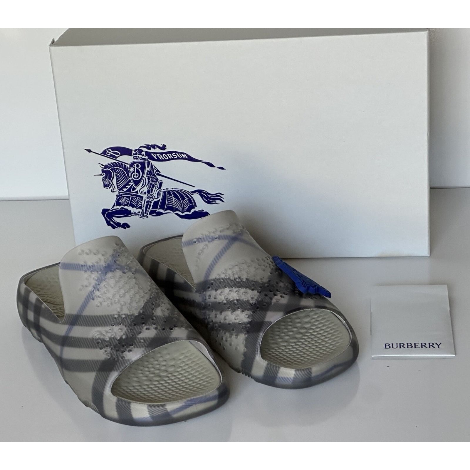 Burberry Burberry Mens Stingray Rubber Lichen Sandals 11 (44) 8088962 Size US 11 / EU 44 - 13 Thumbnail