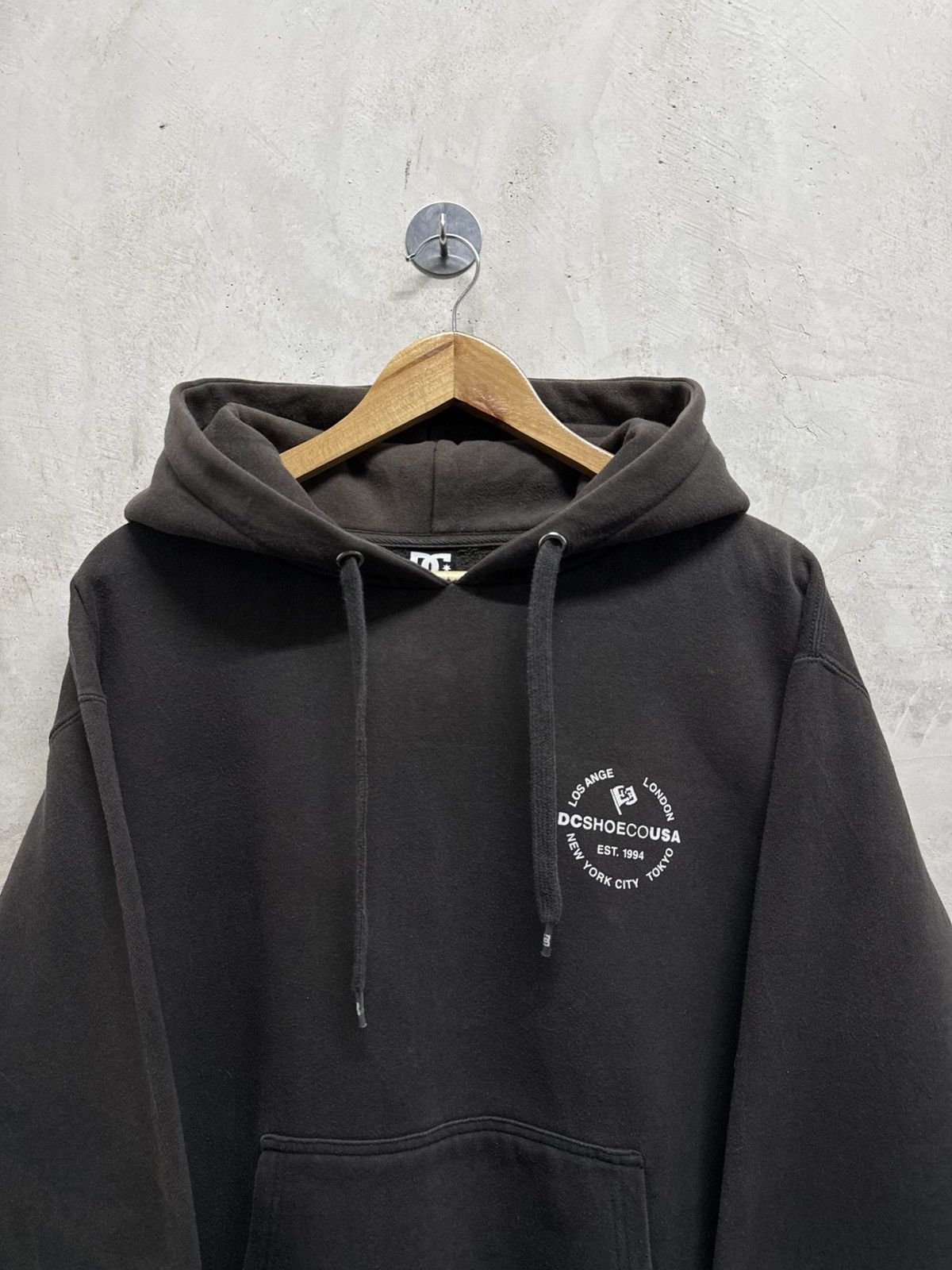DC 2000s Faded DCSHOECOUSA Baggy Hoodie Size US M / EU 48-50 / 2 - 3 Thumbnail