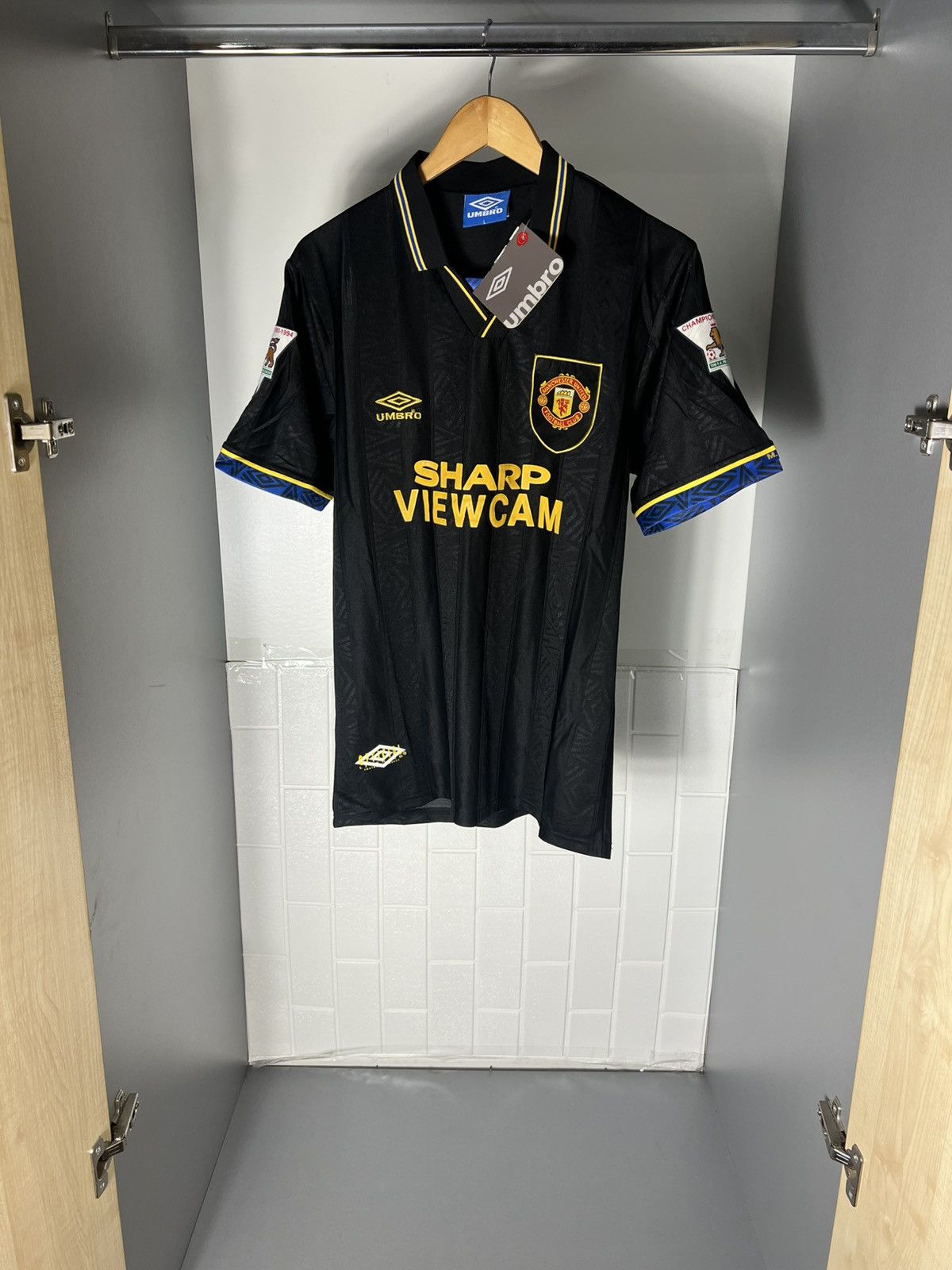 Umbro VINTAGE UMBRO FC MANCHESTER UNITED ENGLAND SOCCER JERSEY 90s Size US L / EU 52-54 / 3 - 1 Thumbnail