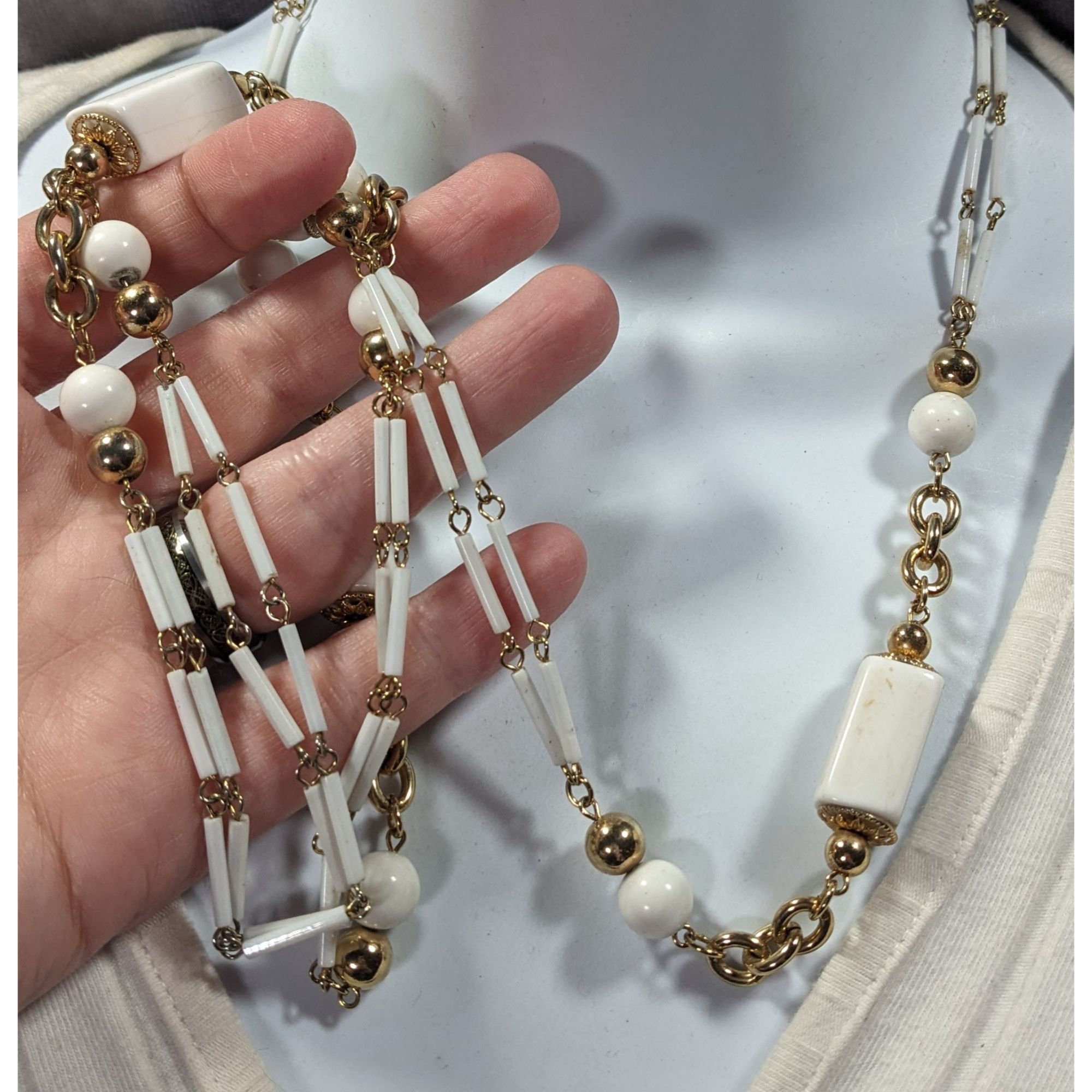 Other Vintage Glam White And Gold Tone Beaded Chain Opera Necklace Size ONE SIZE - 4 Thumbnail