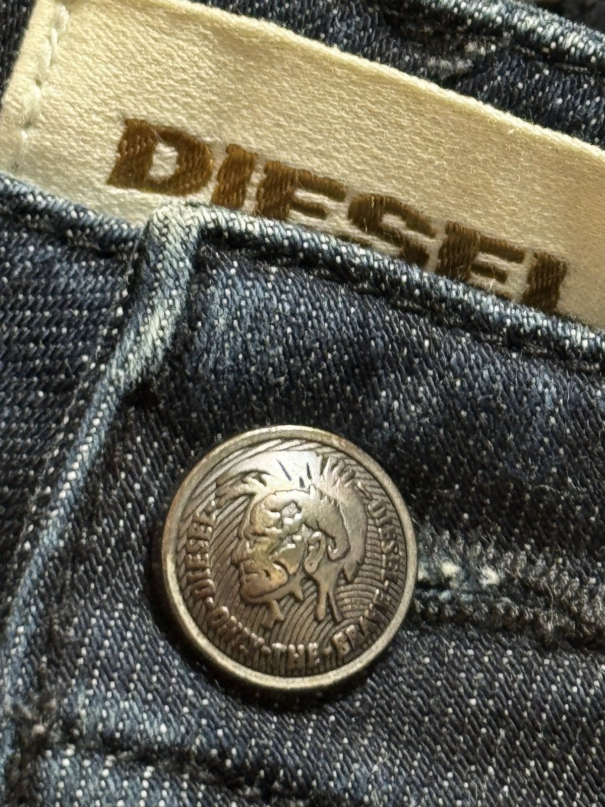 Diesel VINTAGE DIESEL 2000s MINI DENIM SKIRT Size 28" / US 6 / IT 42 - 7 Thumbnail