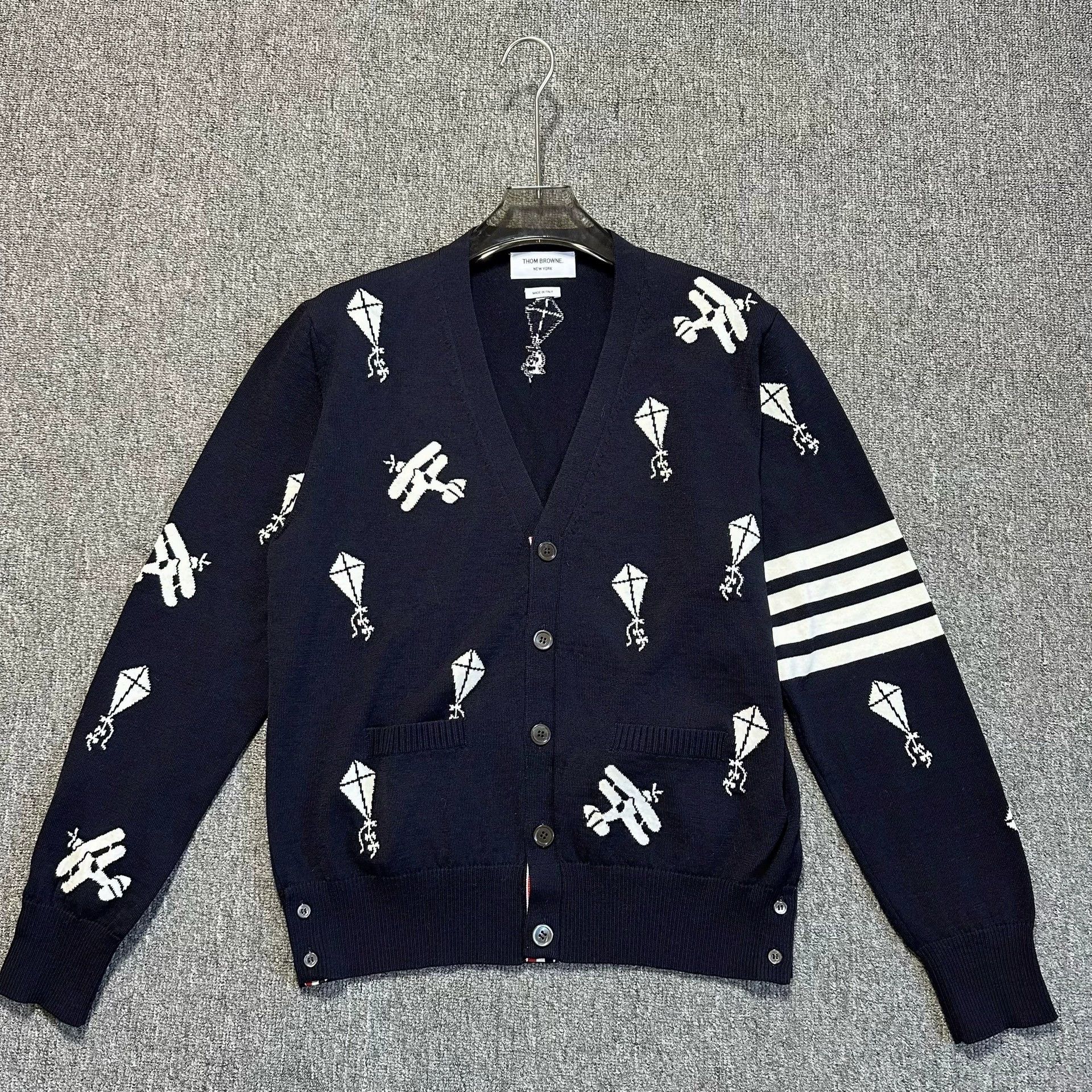 Thom Browne thom browne navy cardigan with kite print Size US M / EU 48-50 / 2 - 1 Thumbnail