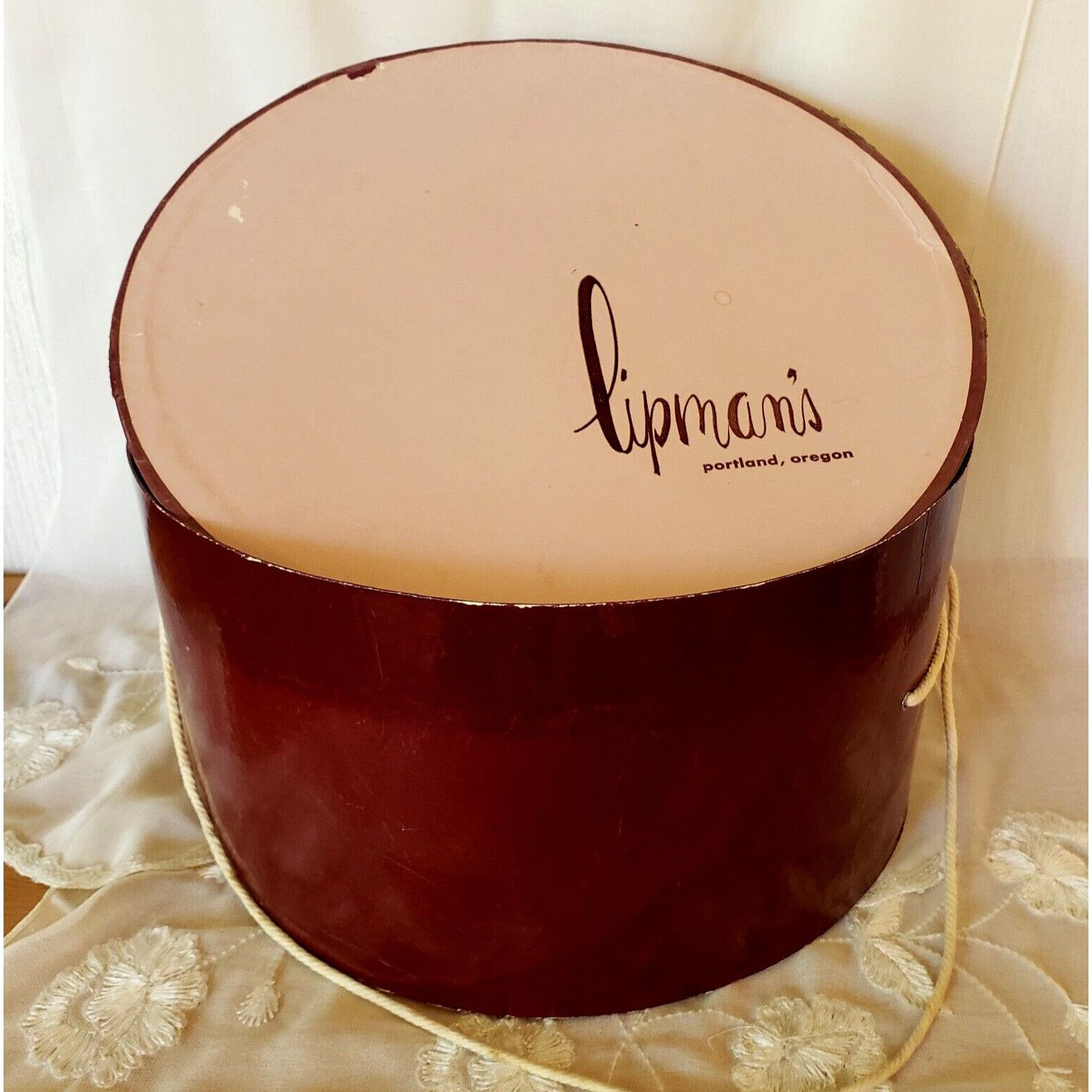 Vintage Vintage Hat Box Lipman's of Portland Large Round Pink Burgun Size ONE SIZE - 1 Thumbnail