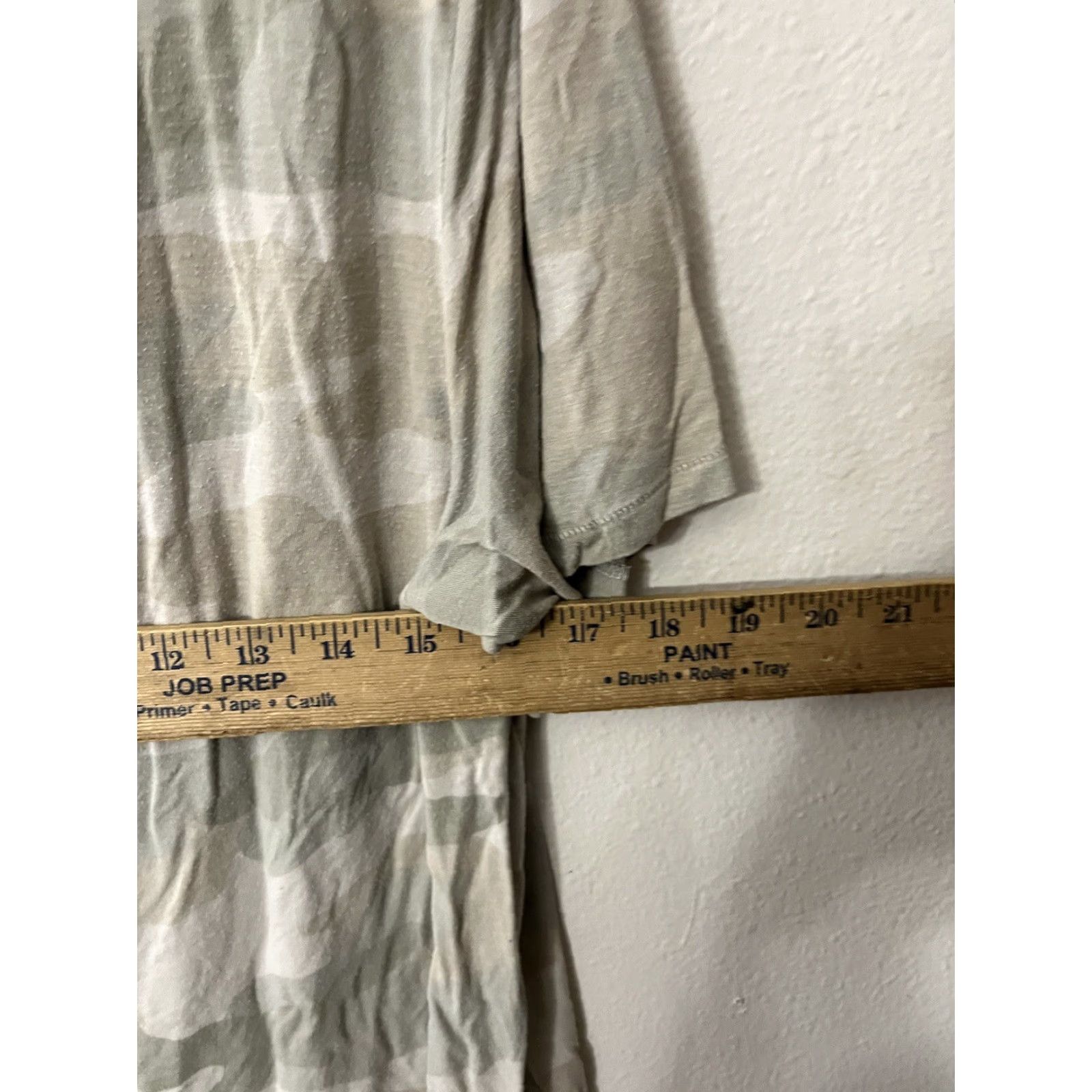 American Eagle Outfitters American Eagle Soft & Sexy V-Neck T-Shirt Women Medium Camo Gray Short Sleeve Modal Blend Casual Size M / US 6-8 / IT 42-44 - 5 Thumbnail