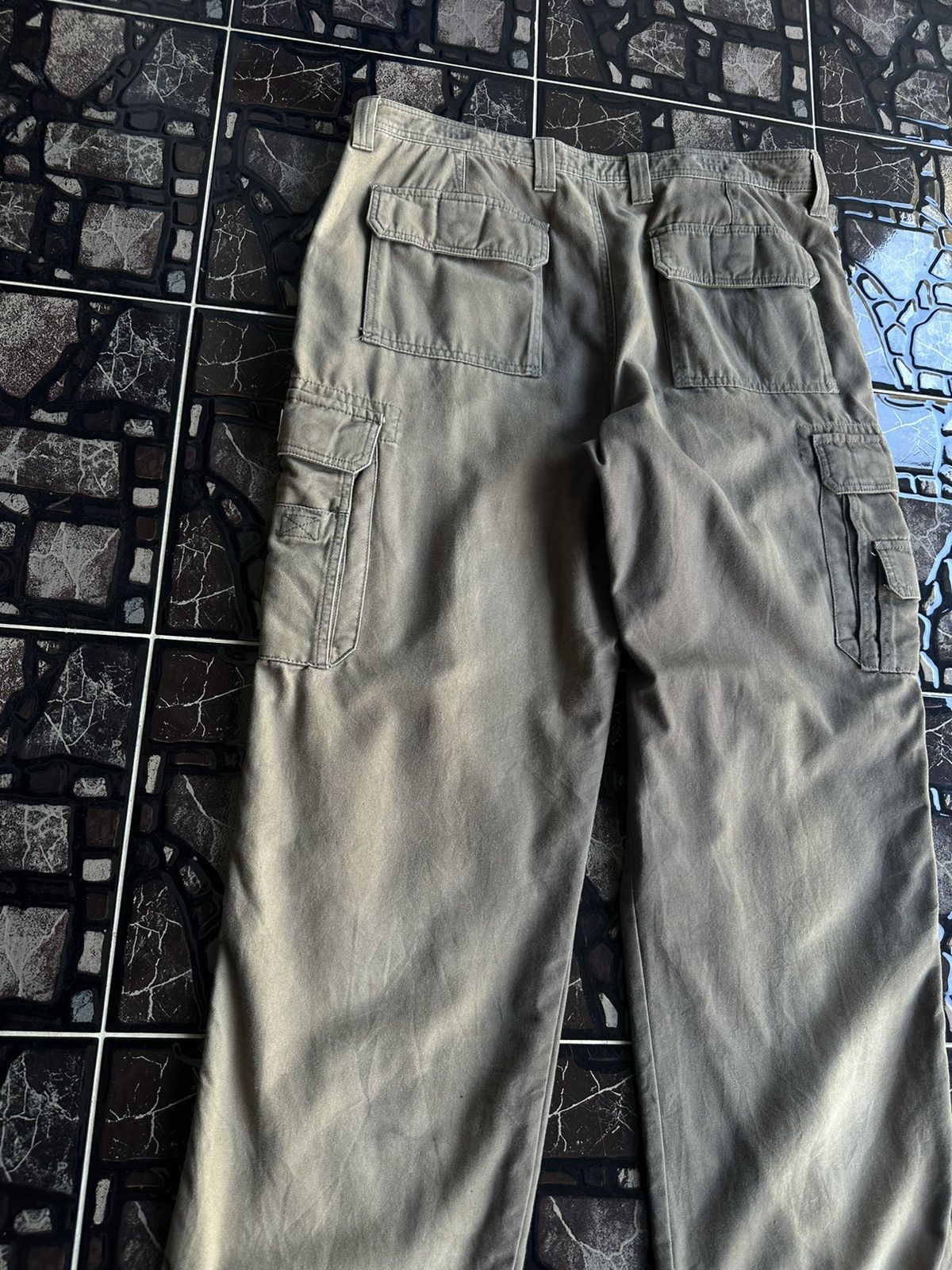 Eddie Bauer × Vintage Vintage Eddie Bauer Baggy Sunfaded Cargo Pant D161 Size US 36 / EU 52 - 5 Thumbnail