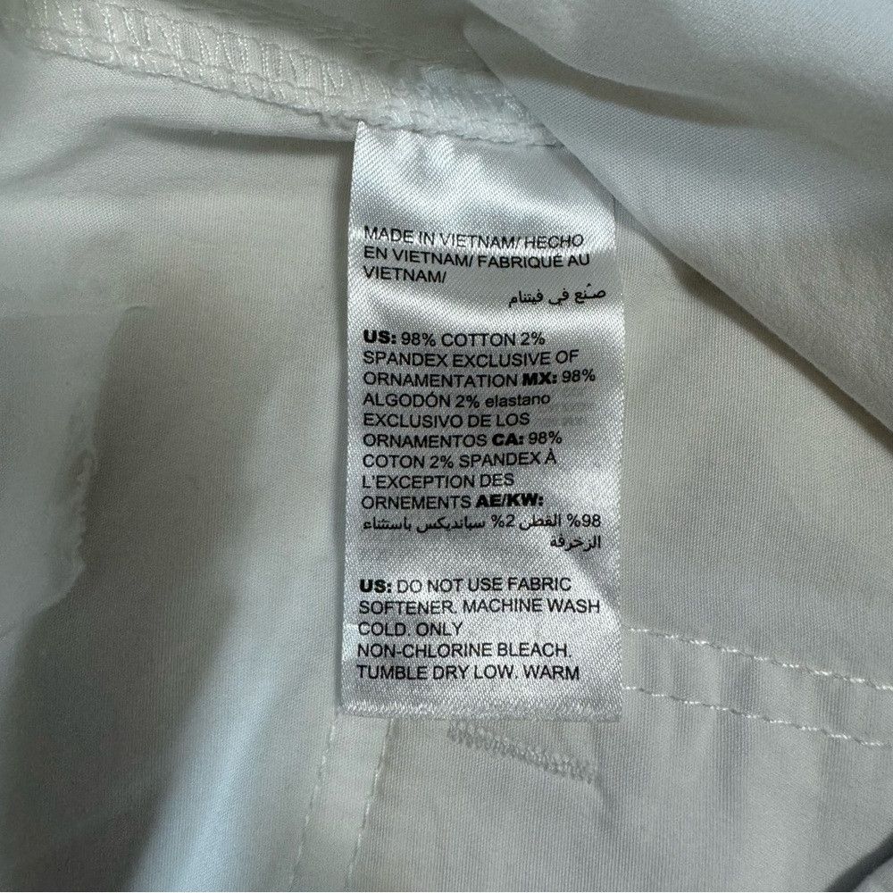 Chicos NWT New Chico's White Cool Cotton Shorts Size 1P US 8 Petit Size 30" / US 8 / IT 44 - 8 Thumbnail