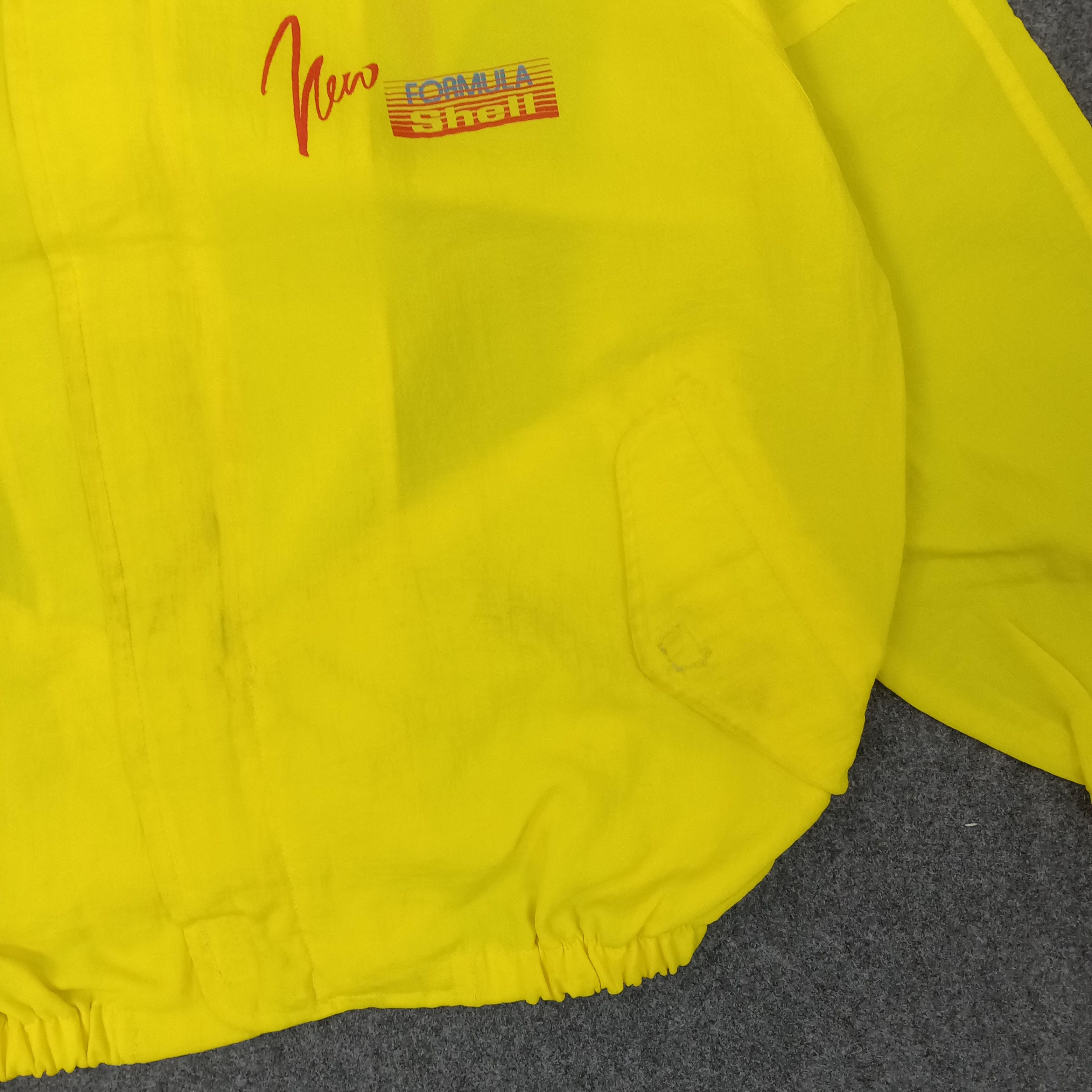 Other FORMULA 1 SHELL Racing Team Windbreaker Jacket C238N17 Size US XL / EU 56 / 4 - 4 Thumbnail