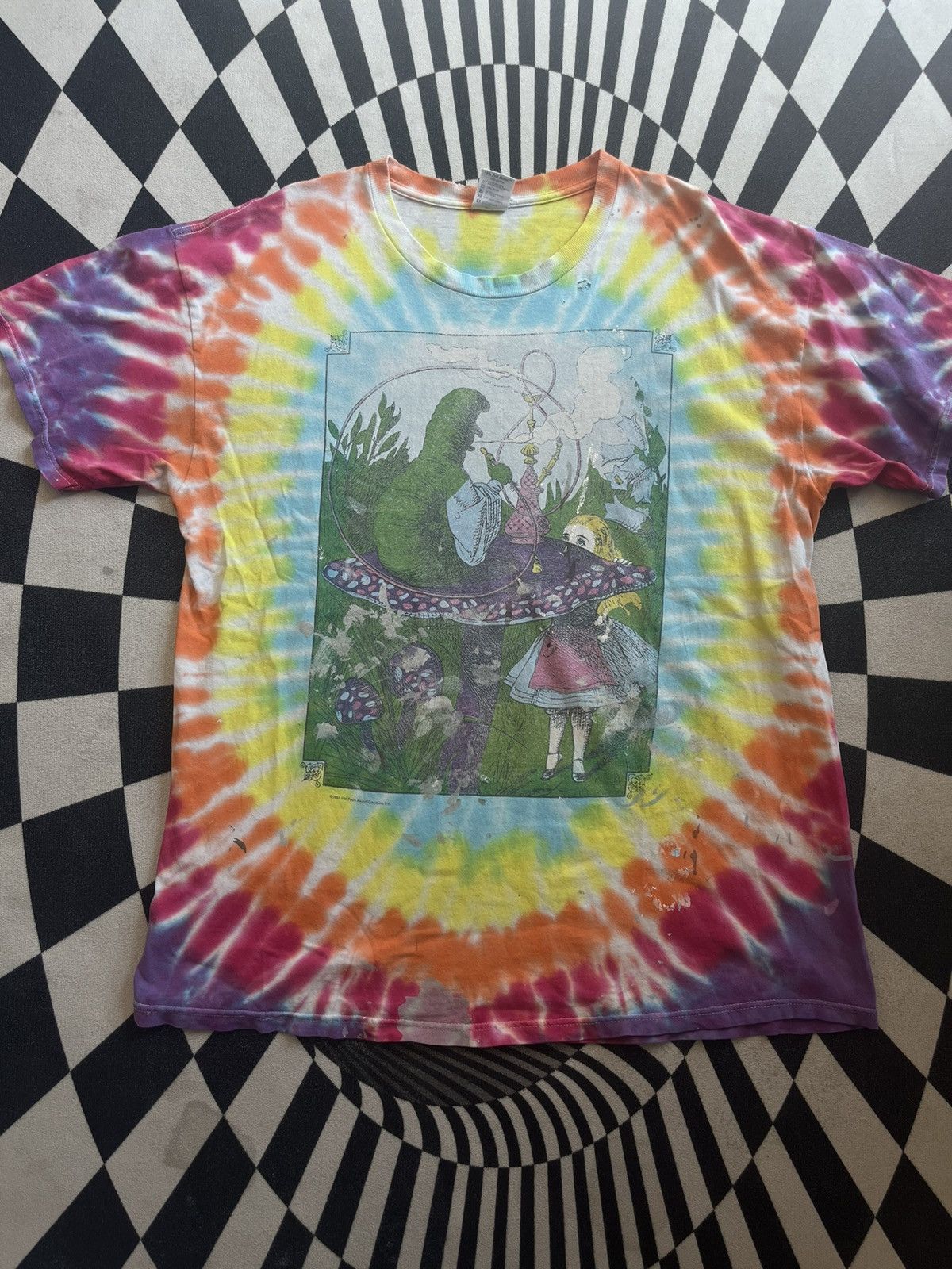 Arts & Science Vintage Alice In Wonderland 1997’s tie dye Very worn Tshirt Size US XL / EU 56 / 4 - 4 Thumbnail