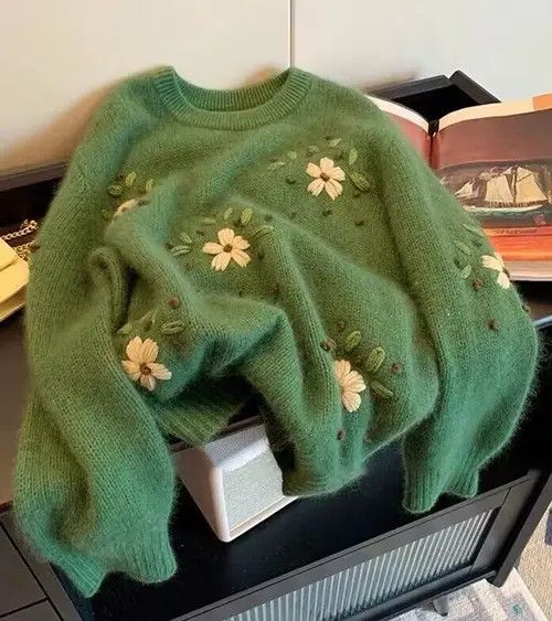 image of Vintage Retro Green Lazy Style Floral Embroidered Knitted Sweater, Women's (Size Small)