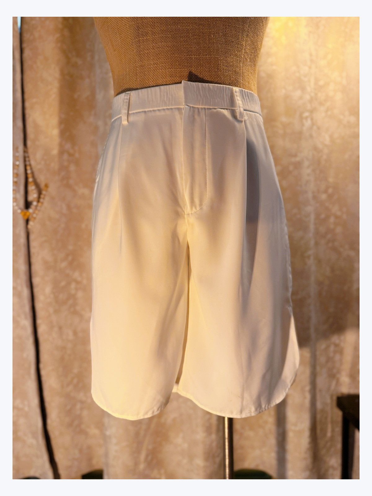 Other Classic White Dress Shorts – Sleek, Lightweight Size US 29 - 2 Thumbnail