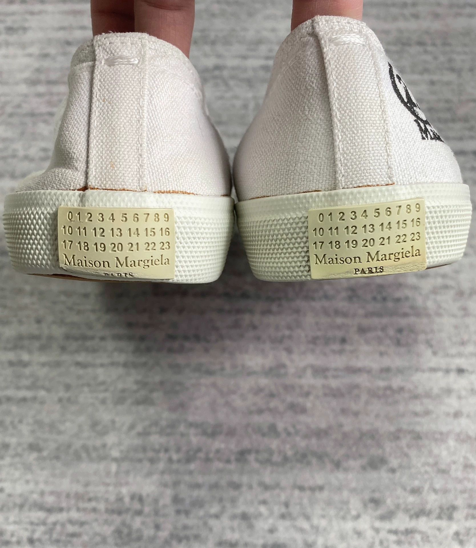 Maison Margiela Margiela Tabi White Canvas Flat Sneaker 36 8.5/10 Size US 5.5 / IT 35.5 - 6 Thumbnail