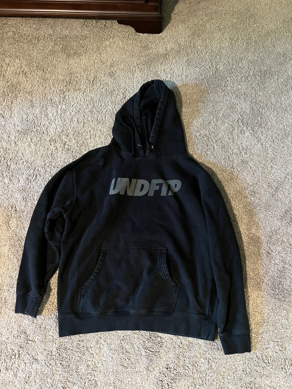 UNDEFEATED TONAL LOGO PO HOOD Mサイズ Ftp Undefeated Hoodie | Grailed