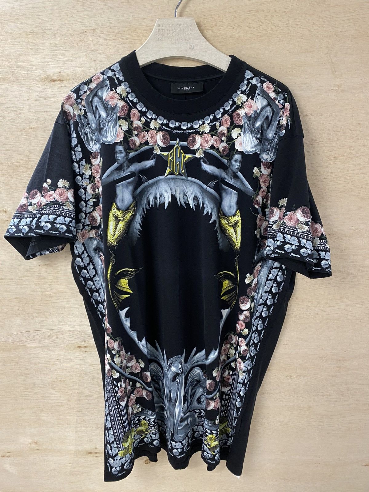 Givenchy Givenchy SS14 Shark and Mermaid Tee Size S Size US S / EU 44-46 / 1 - 1 Thumbnail