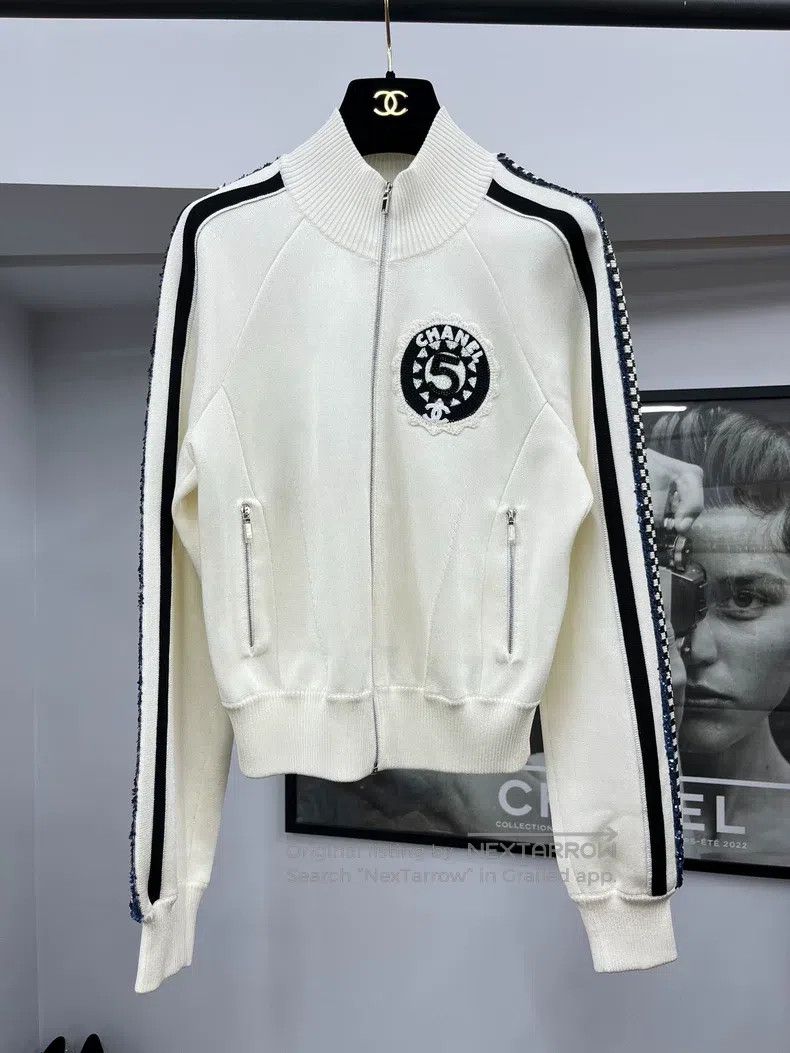Chanel Chanel 23C White Heavy Industry Nail Bead Badge Baseball J Size XS / US 0-2 / IT 36-38 - 1 Thumbnail