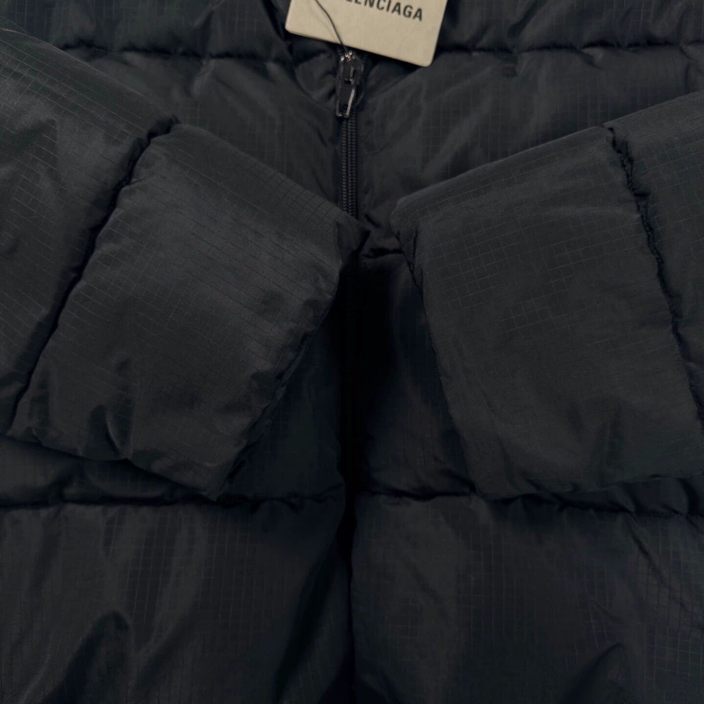 Balenciaga Balenciaga black logo puffer jacket 48 like new Size US M / EU 48-50 / 2 - 6 Thumbnail