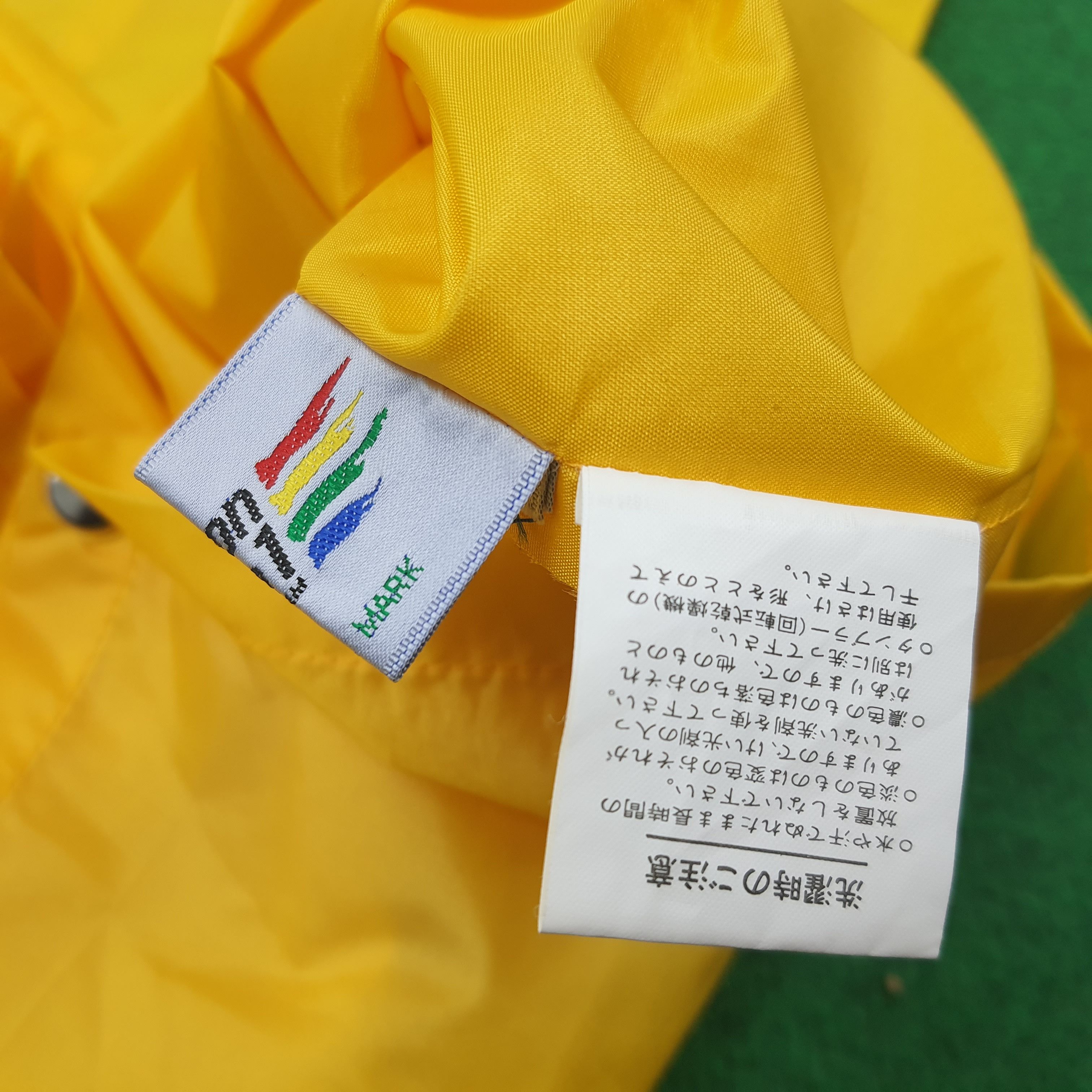 Benetton Vintage Benetton Formula 1 Racing Raincoat Free Size C269N15 Size US L / EU 52-54 / 3 - 7 Thumbnail