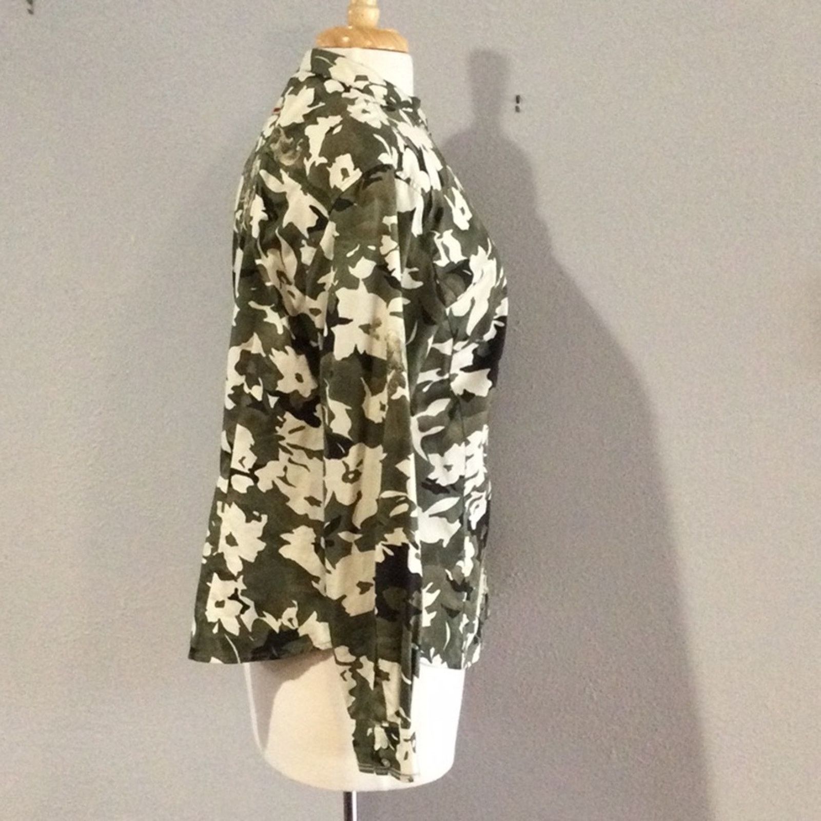 Chicos Chico's Camouflage Embroidered L/S Button Front Shirt 2/L/12 Size L / US 10 / IT 46 - 5 Thumbnail