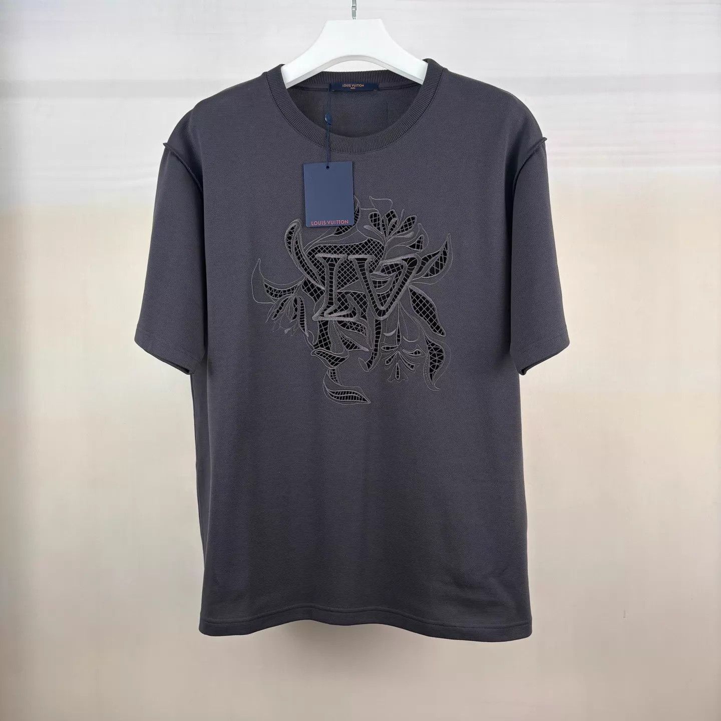 Louis Vuitton LV Cutout Embroidered Short Sleeve Tee XXL New Size US XXL / EU 58 / 5 - 1 Thumbnail