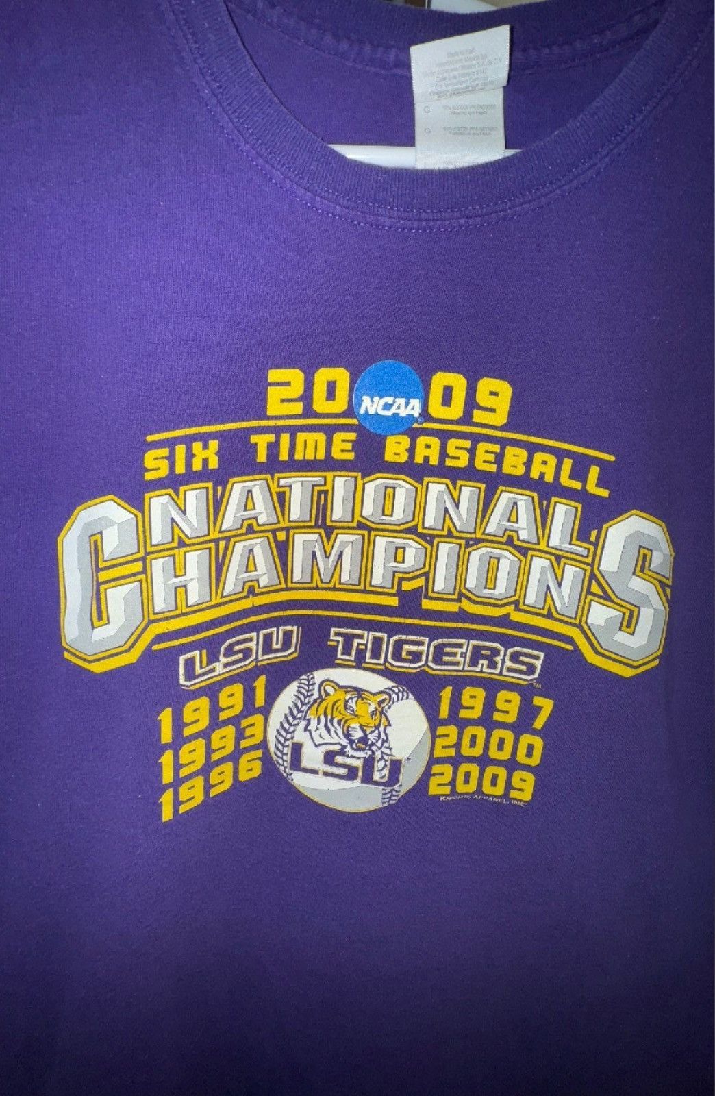 Vintage 2009 LSU Vintage baseball shirt Large Heavy cotton Gildan Size US L / EU 52-54 / 3 - 1 Thumbnail