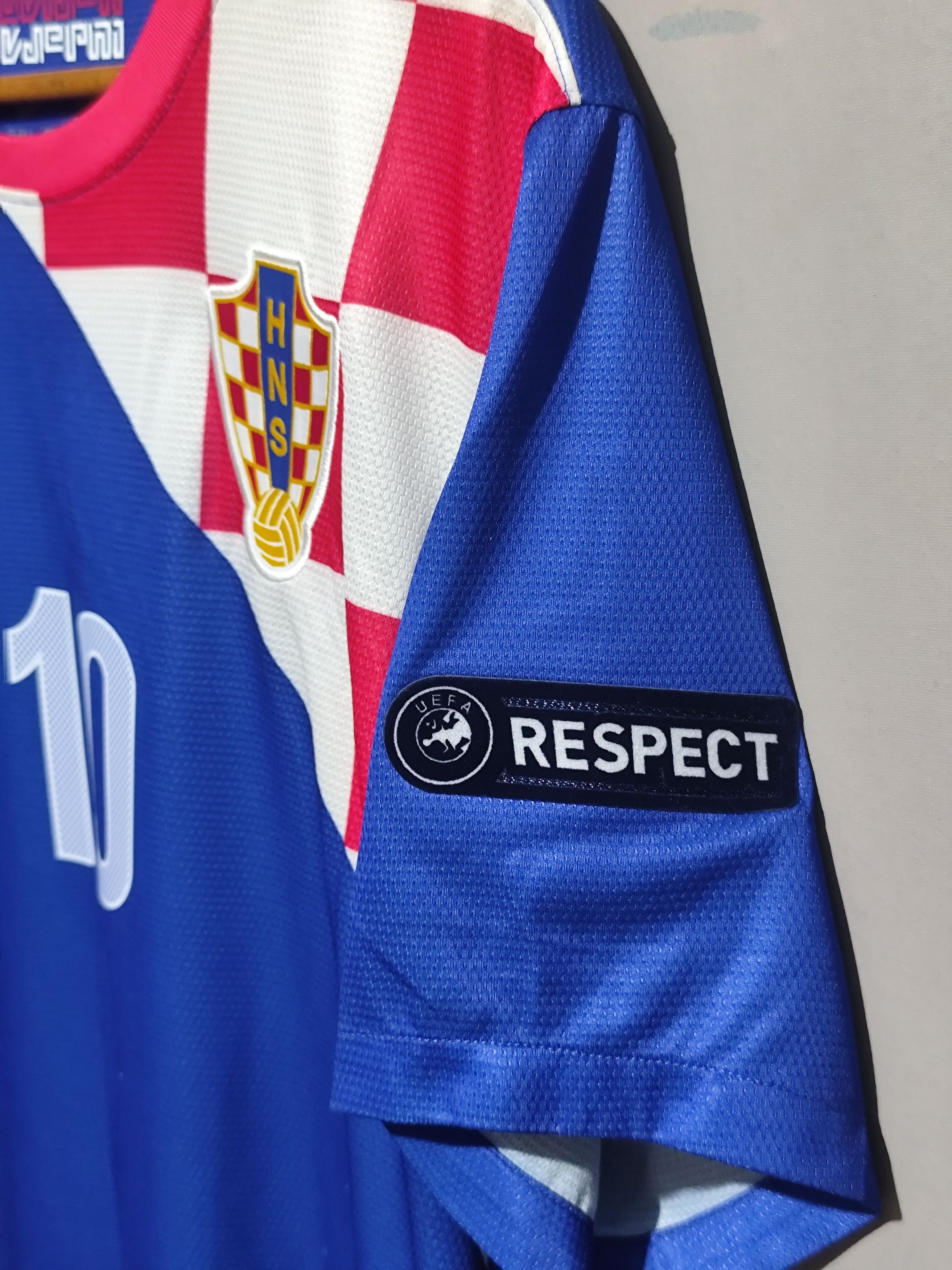 Nike Nike x Croatia 2012 Modric #10 Away Jersey Size US S / EU 44-46 / 1 - 15 Thumbnail