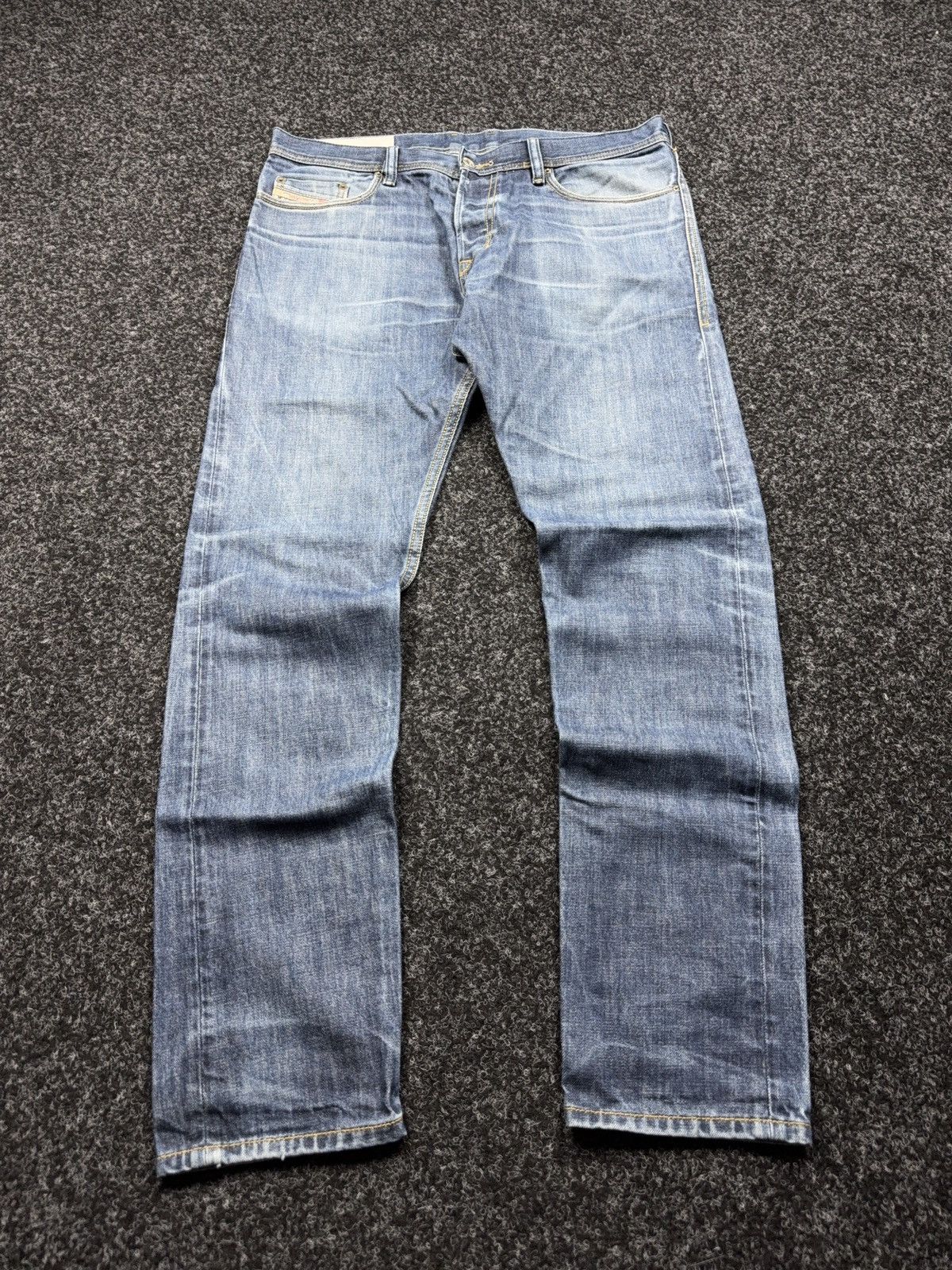Diesel 00s Diesel Distressed Tepphar Slim Carrot Light Wash Jeans Size US 34 / EU 50 - 1 Thumbnail