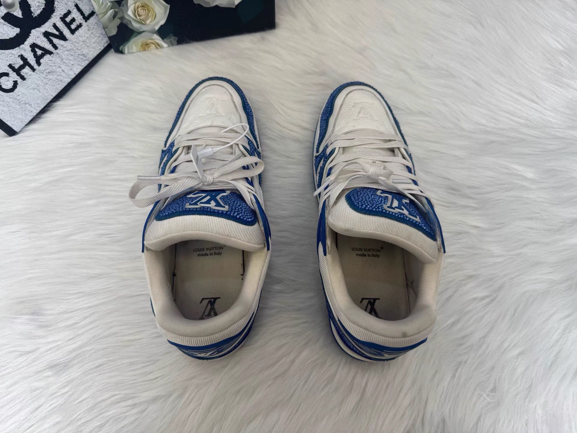 Louis Vuitton LV Trainer Classic White-Blue Full Rhinestone Sneaker K36 Size US 8 / EU 41 - 8 Thumbnail