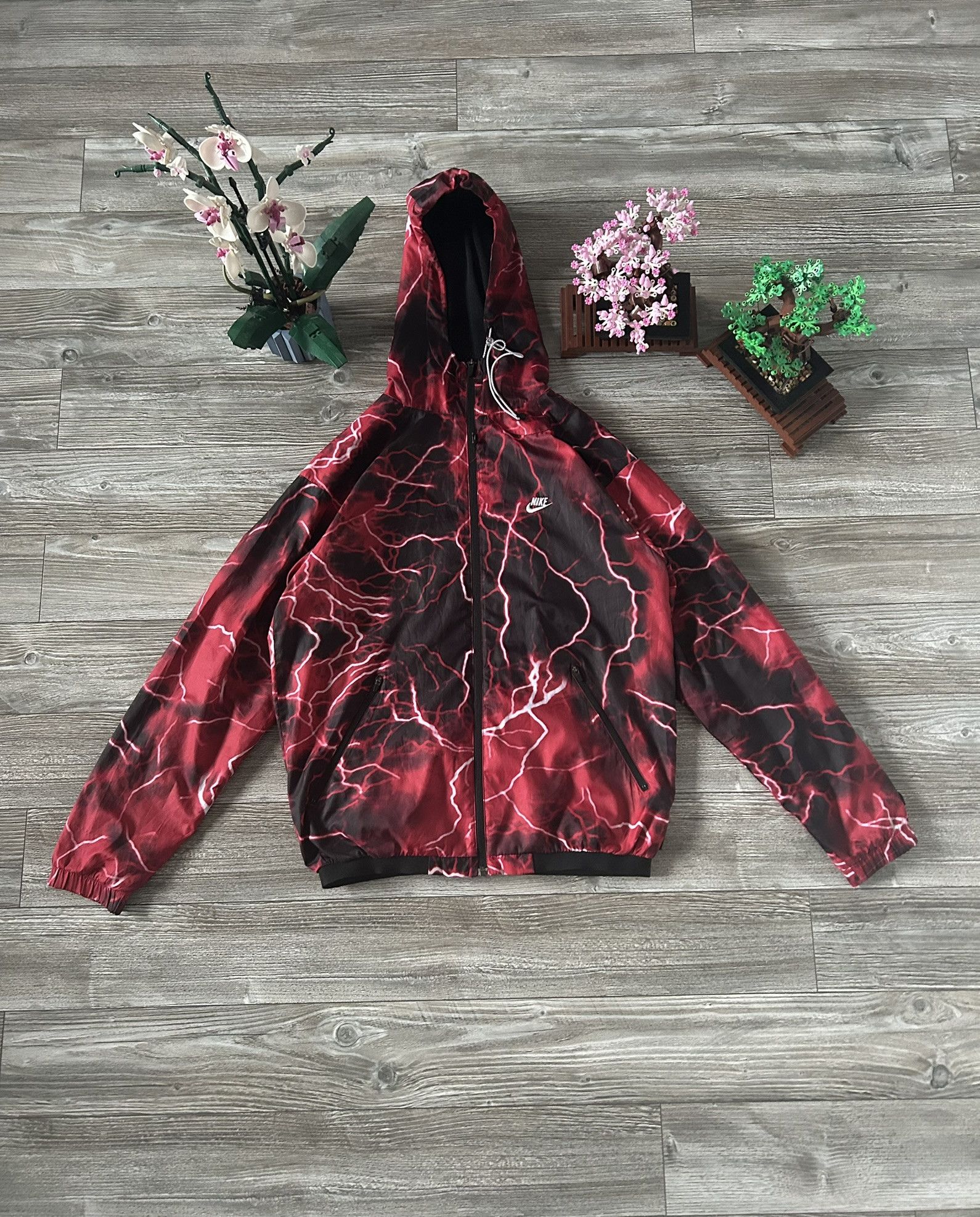 Nike Nike Windbreaker Jacket Red Lightning Print Hooded Vintage Size US S / EU 44-46 / 1 - 1 Thumbnail