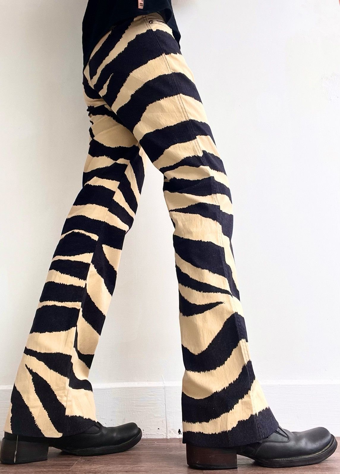 Moschino 00s Moschino Zebra Flared Pants Size US 30 / EU 46 - 3 Thumbnail