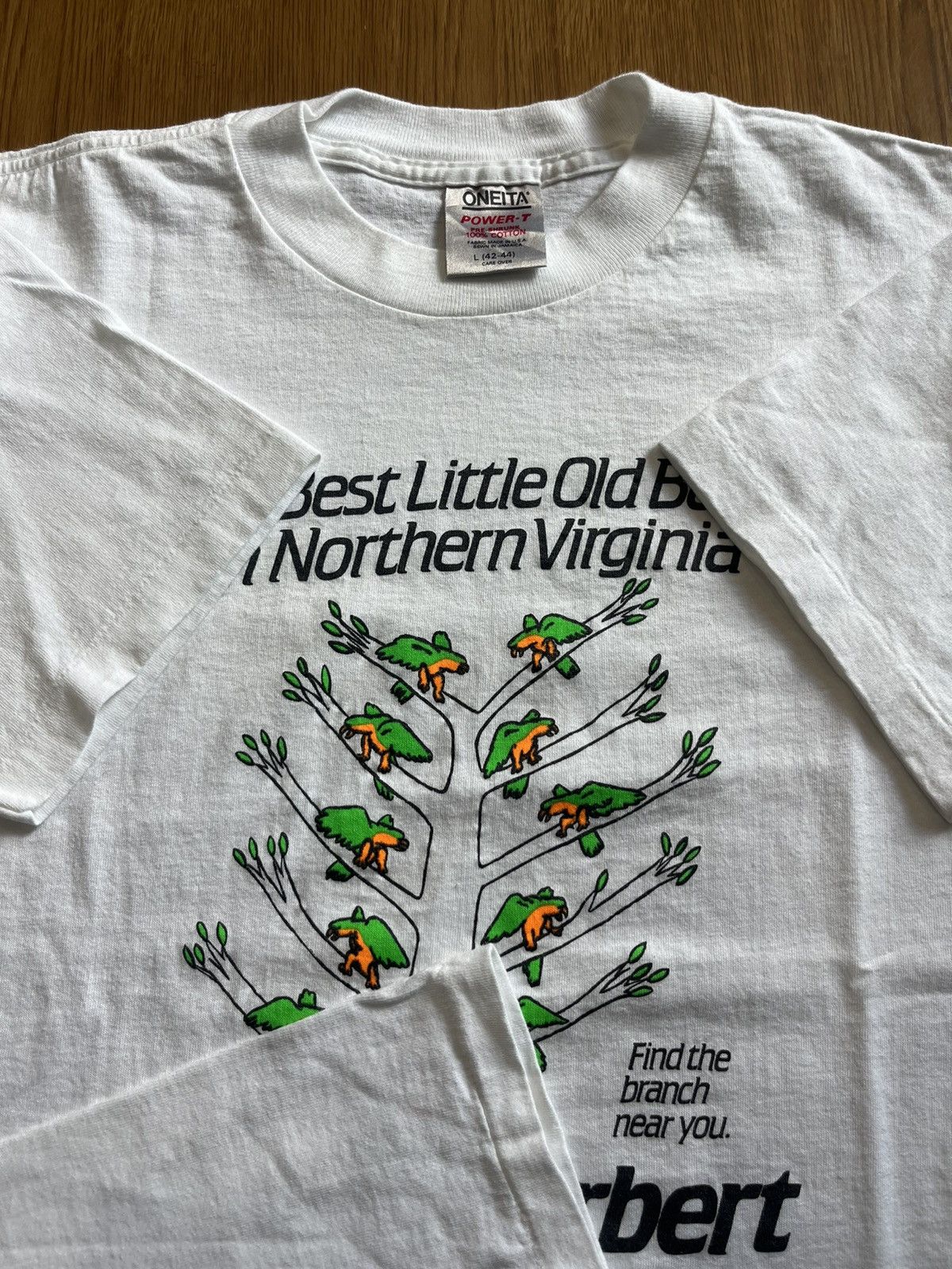 Arts & Science Vintage Burke&Herbert The Best Little Old Bank 90’s Tshirt Size US L / EU 52-54 / 3 - 6 Thumbnail