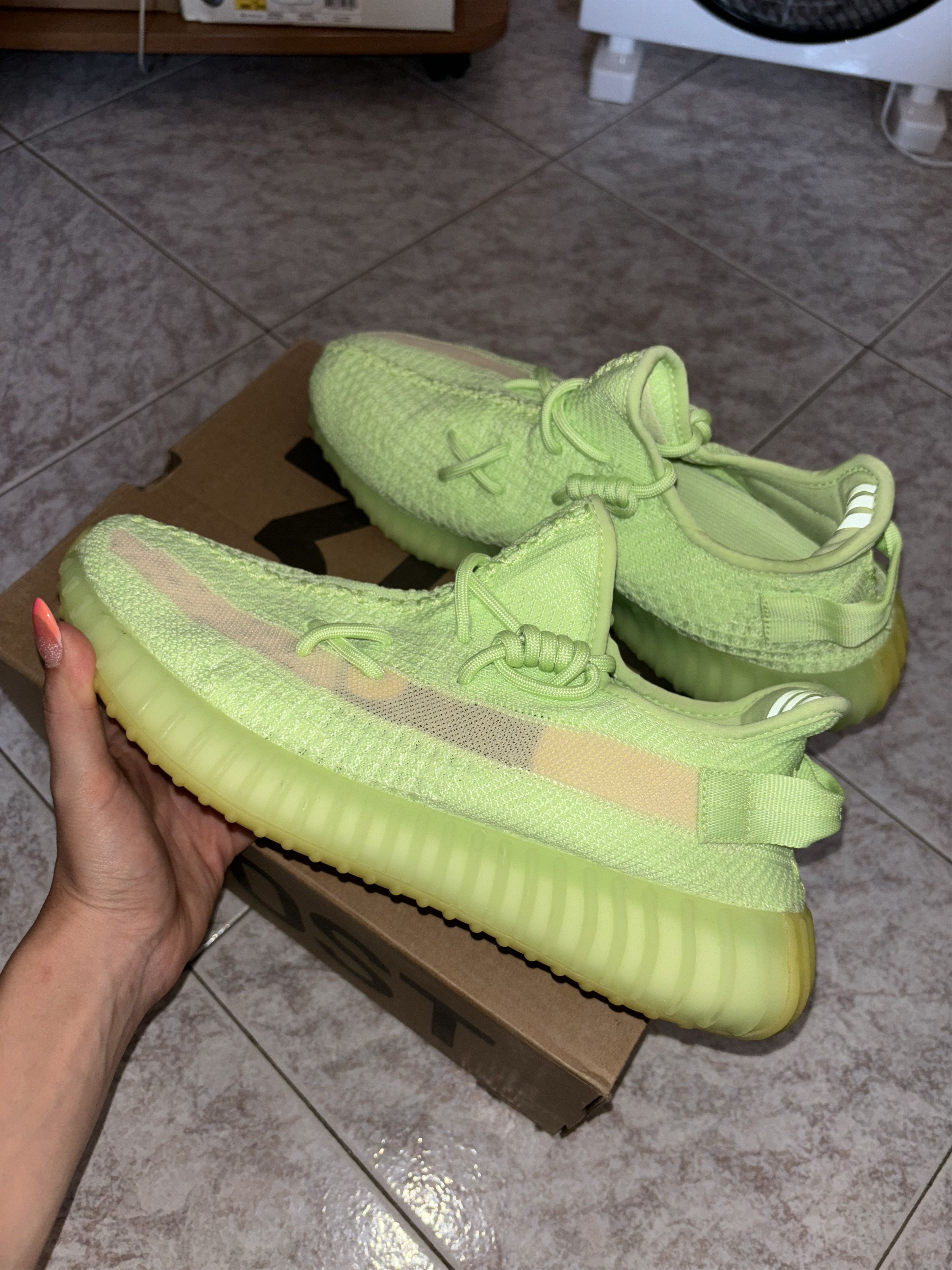 Yeezy Adidas yeezy boost 350 V2 glow in the dark Size US 9.5 / EU 42-43 - 3 Thumbnail