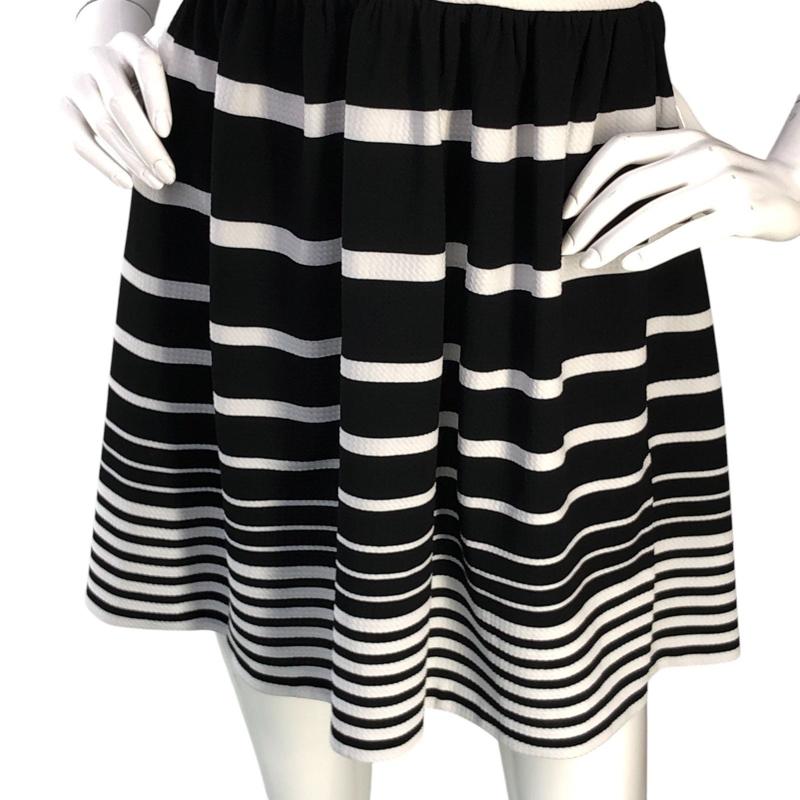 Saks Fifth Avenue Red Saks Fifth Avenue Size S Dress Halter Fit Flare Striped Size S / US 4 / IT 40 - 3 Thumbnail