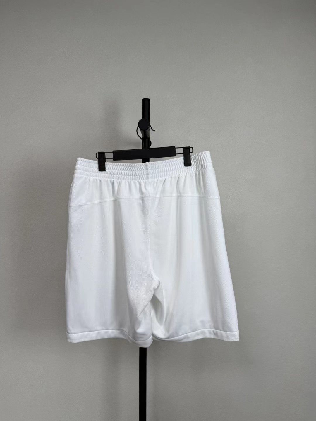 Burberry Burberry TB Embroidered Shorts Size US 30 / EU 46 - 2 Thumbnail