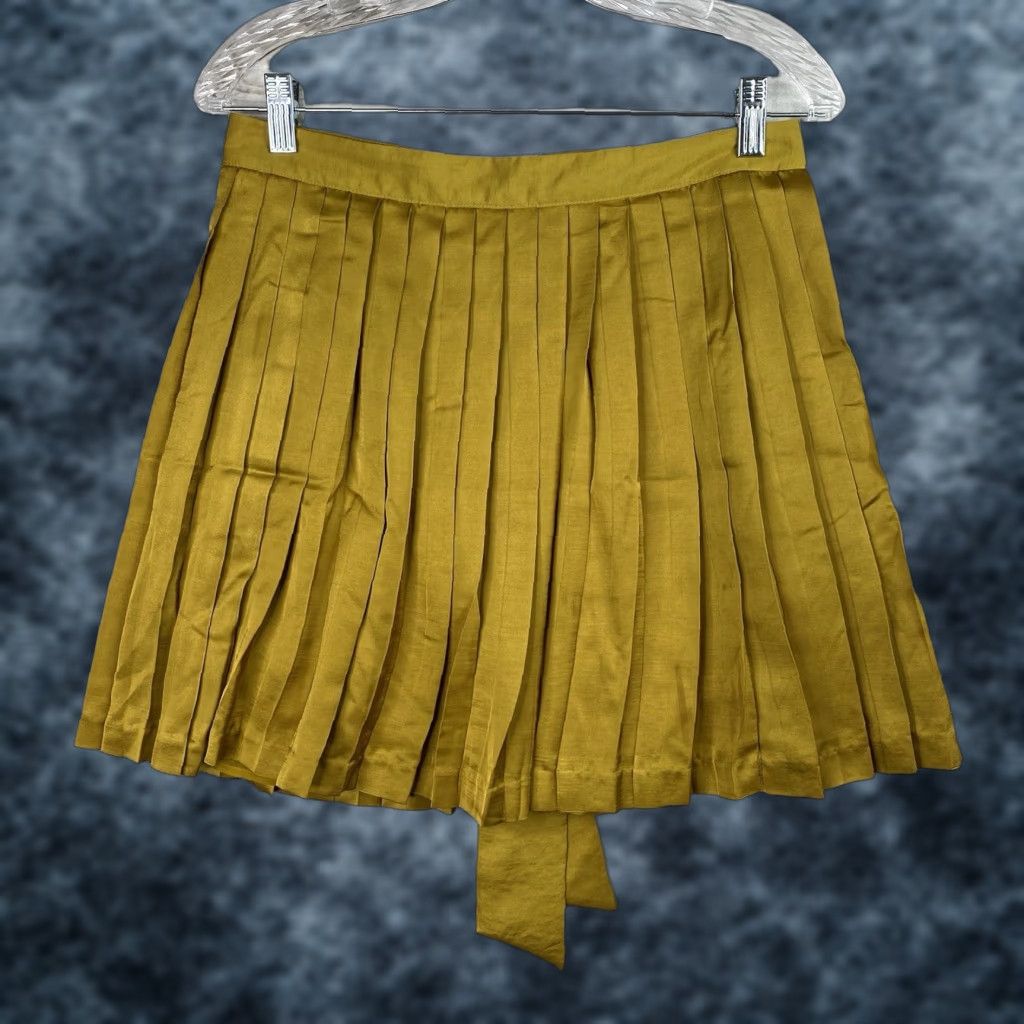 Gap Gap Skirt Womens 2 Gold Pleated Swing Tie Back Knee Length Lined Flowy Preppy Satin Polyester A-Line Dressy Casual Womens 2 Gold Size 26" / US 2 / IT 38 - 1 Thumbnail