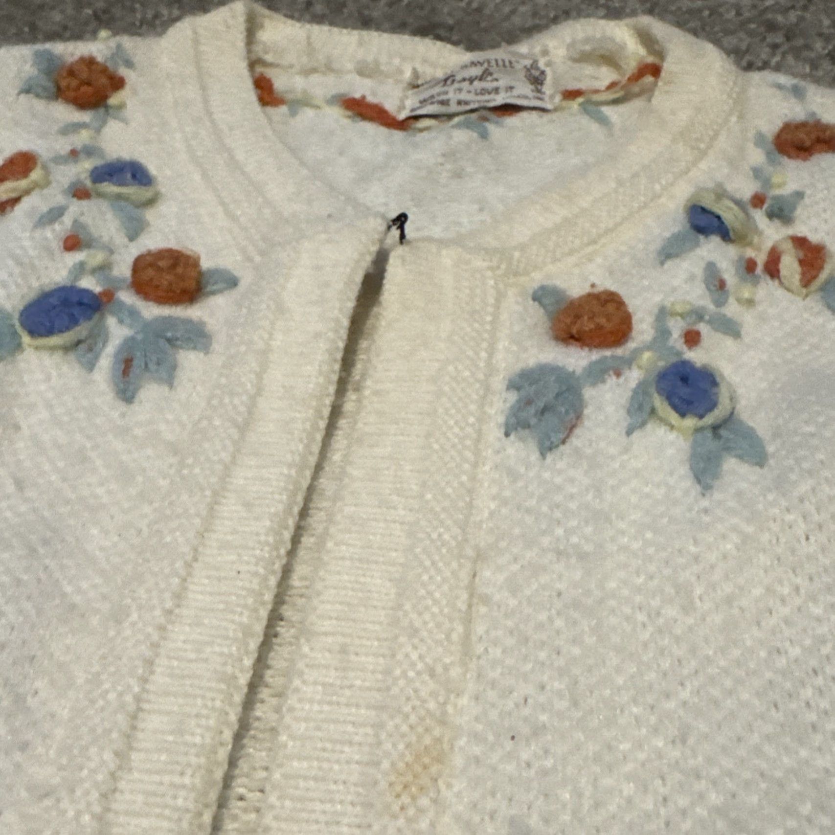 Vintage VINTAGE 60s Knit Flower Art Women’s White Orlon Acrylic Cardigan Sweater Medium Browne Knitting Mills Womens Size M / US 6-8 / IT 42-44 - 6 Thumbnail