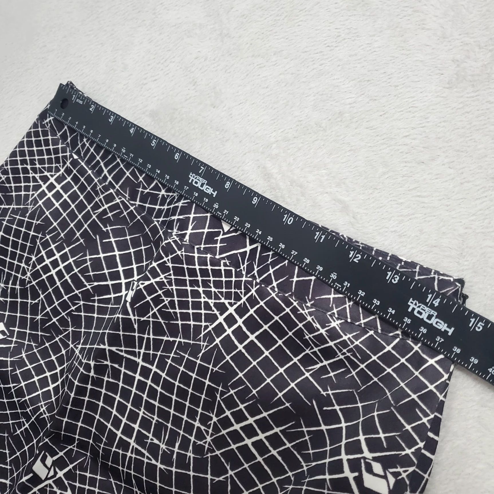 Bcbgmaxazria BCBGMAXAZRIA Skirt Women 8 Black White Geo Print Microfiber Side Zip Mini Lined Size 30" / US 8 / IT 44 - 6 Thumbnail