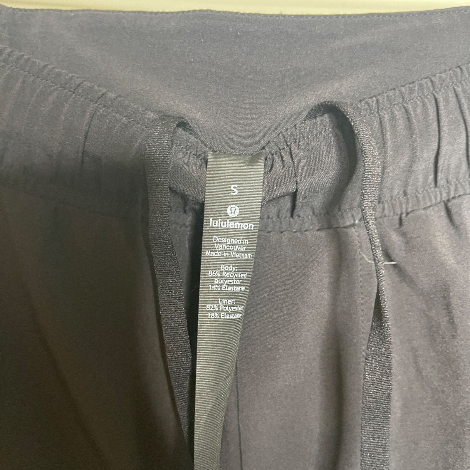Lululemon Lululemon men black lined 6” athletic shorts sz S Size US 32 / EU 48 - 7 Thumbnail