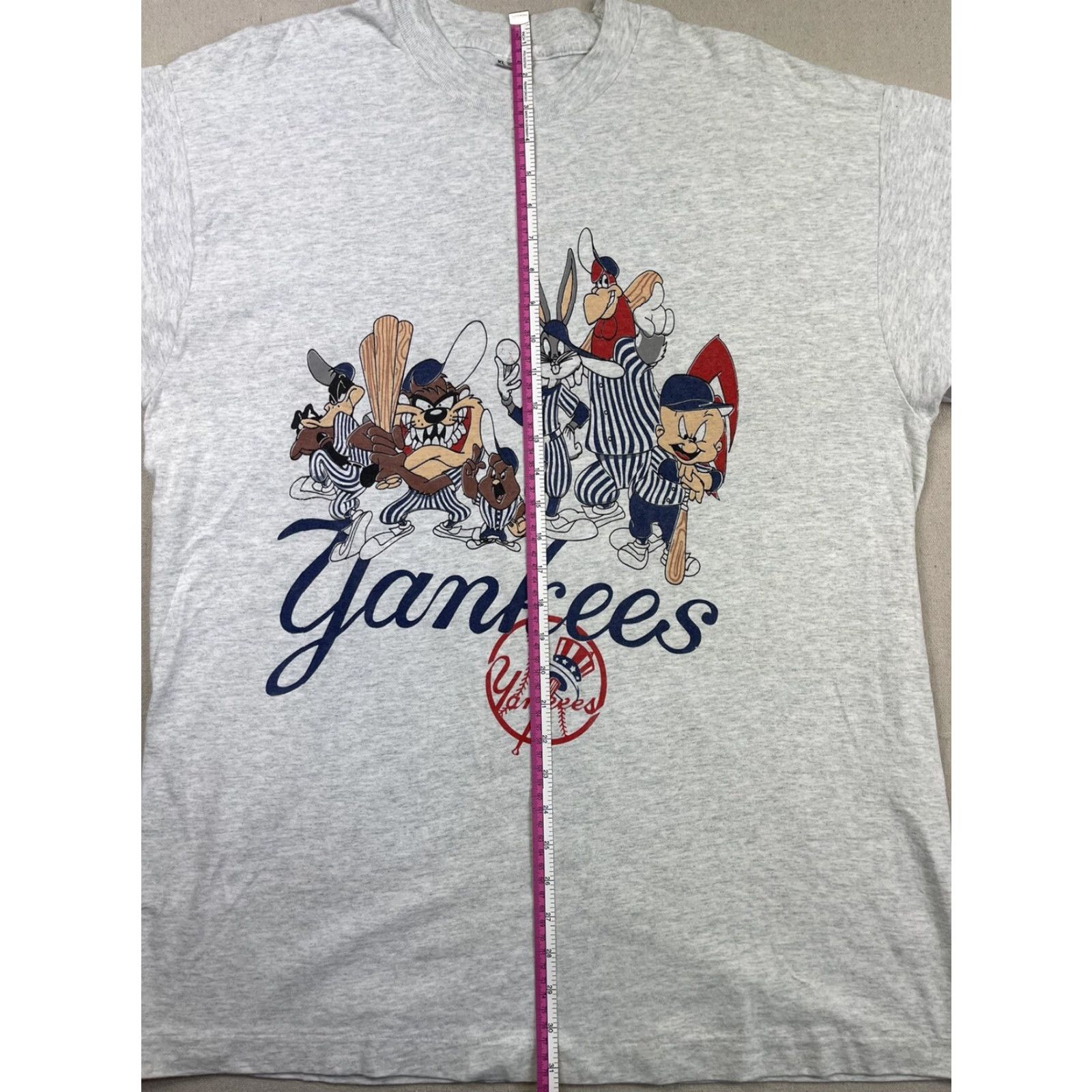Vintage VINTAGE Looney Tunes New York Yankees T-Shirt XL Gray 90s Logo Short Sleeve Mens Size US XL / EU 56 / 4 - 7 Thumbnail