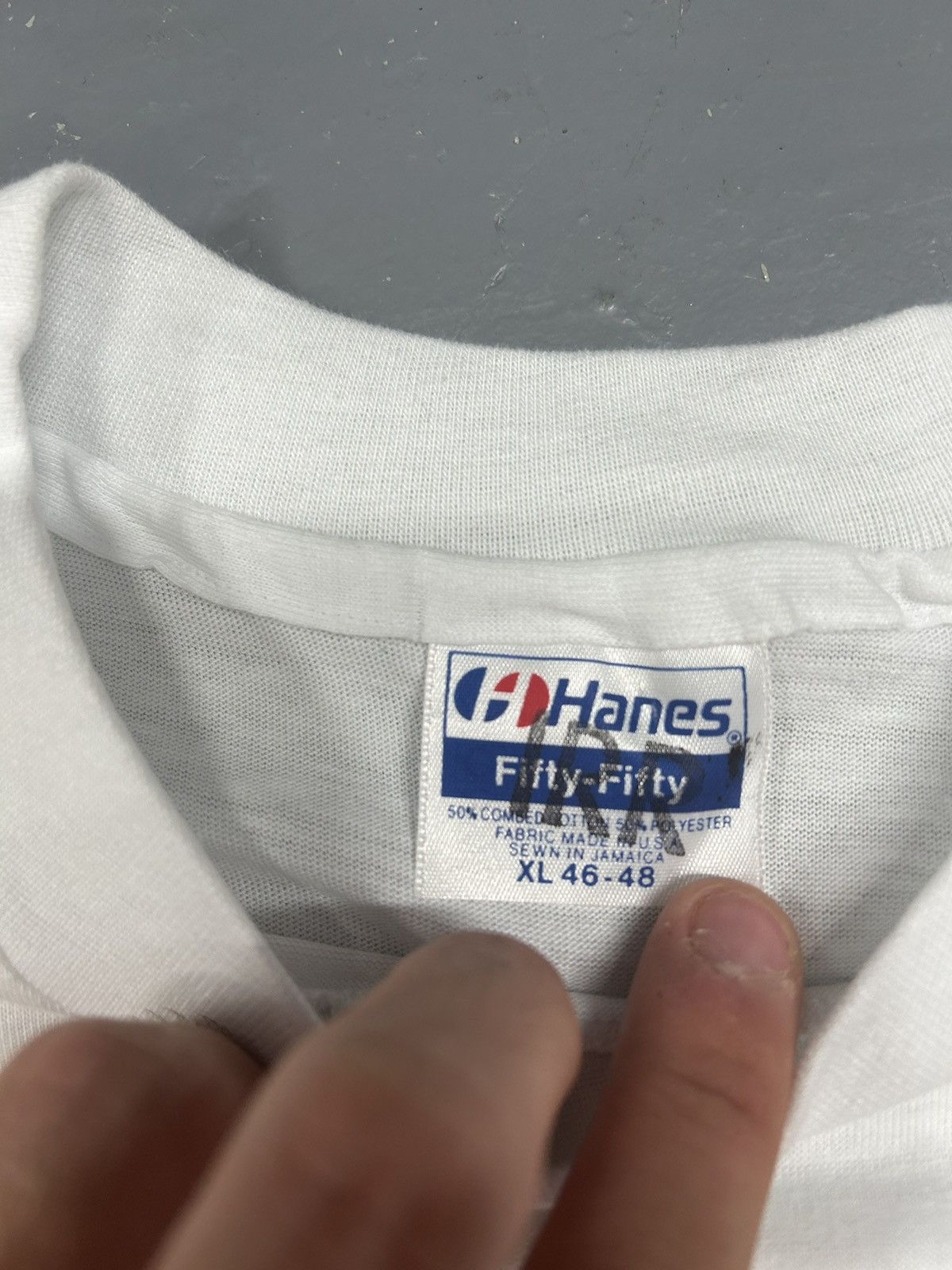 Vintage Crazy Vintage 90s Essential Hawaiian Warrior White Tee Shirt Size US L / EU 52-54 / 3 - 3 Thumbnail
