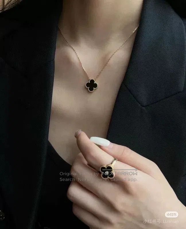 Van Cleef & Arpels VCA 18K Gold Black Onyx Clover Necklace. Size ONE SIZE - 9 Thumbnail